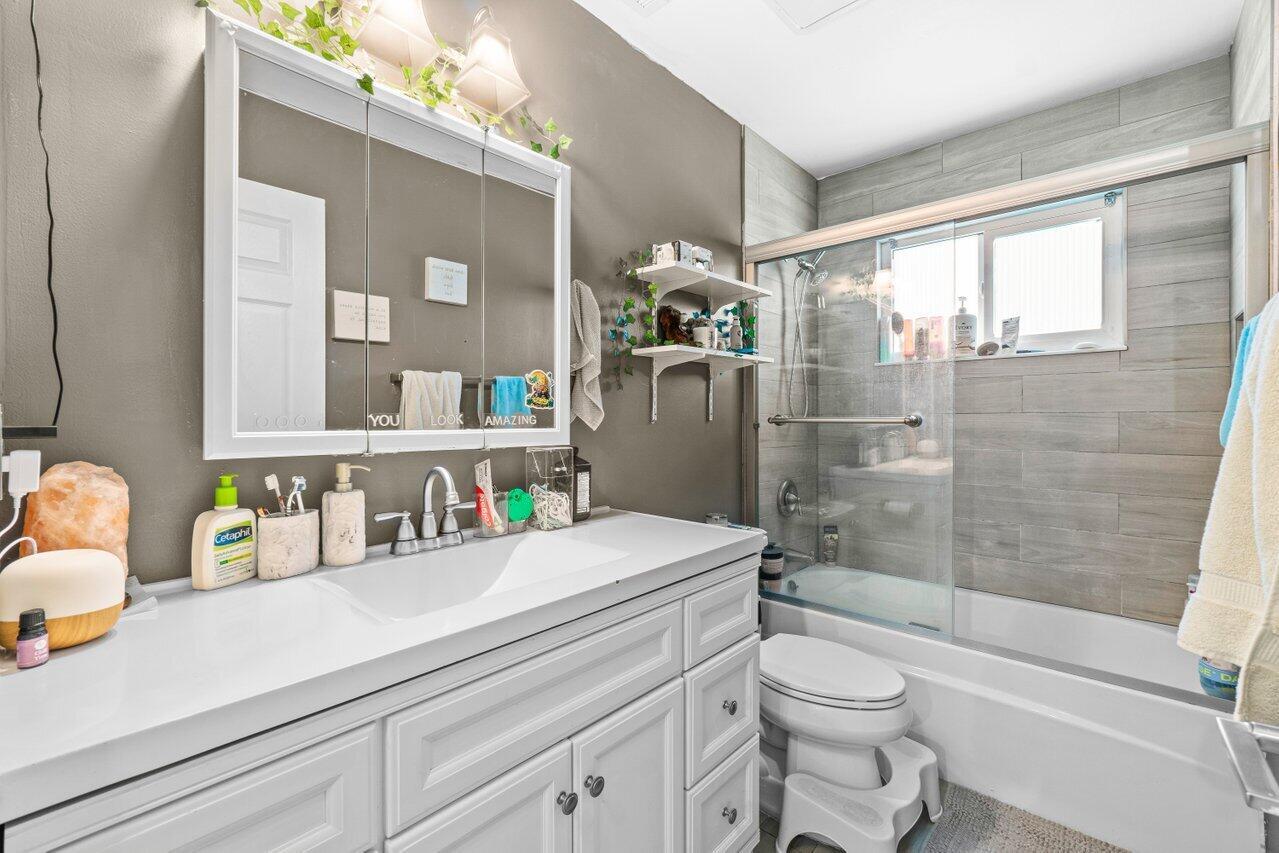 BOYNTON LAKES 3 - Residential