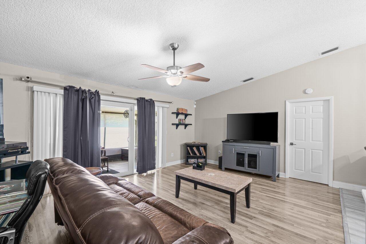 BOYNTON LAKES 3 - Residential