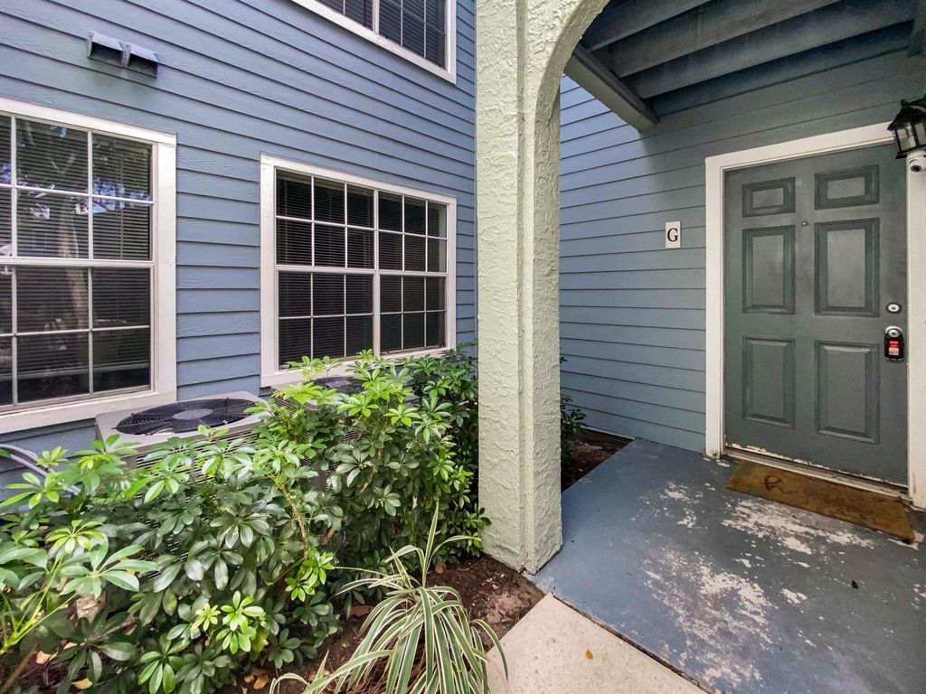 Photo of 1050 Crystal Way #G, Delray Beach, FL 33444 (MLS # R11070052)