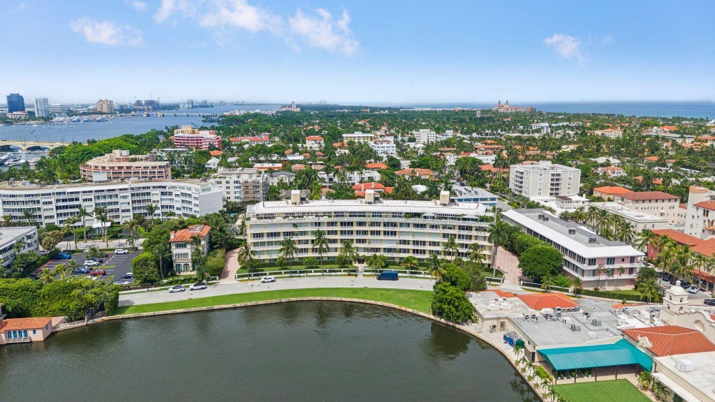 Photo of 425 WORTH Avenue #2F, Palm Beach, FL 33480 (MLS # B26077820)