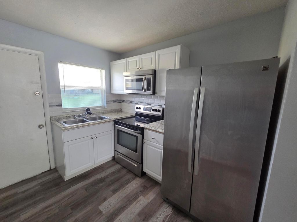 Photo of 5006 Sanibel Avenue, Fort Pierce, FL 34951 (MLS # B26002693)