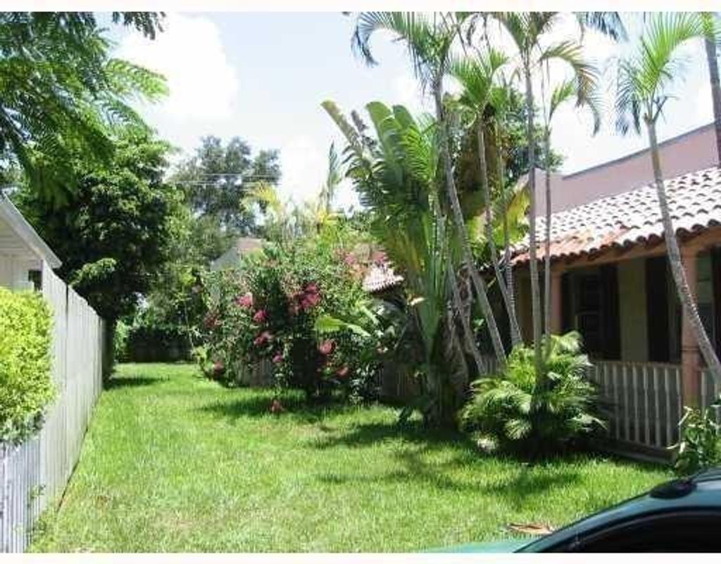 Photo of 808 SE 6th Court, Fort Lauderdale, FL 33301 (MLS # B26005300)