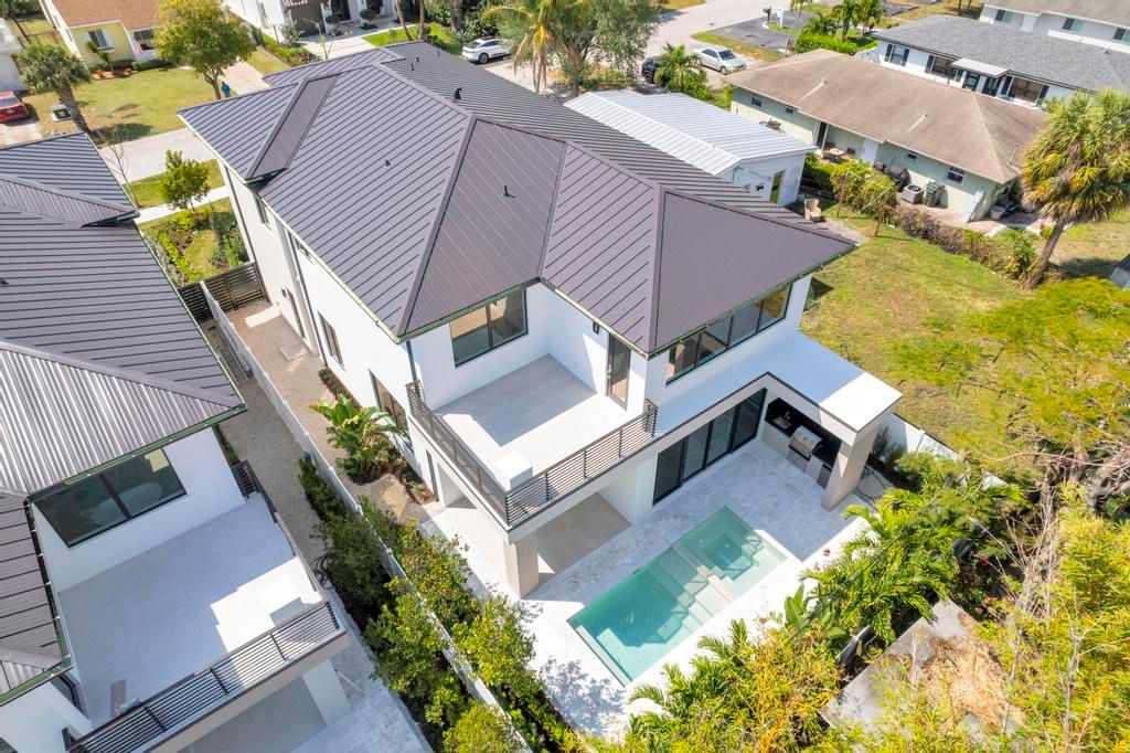 Photo of 239 NE 11th Street, Delray Beach, FL 33444 (MLS # R11154400)