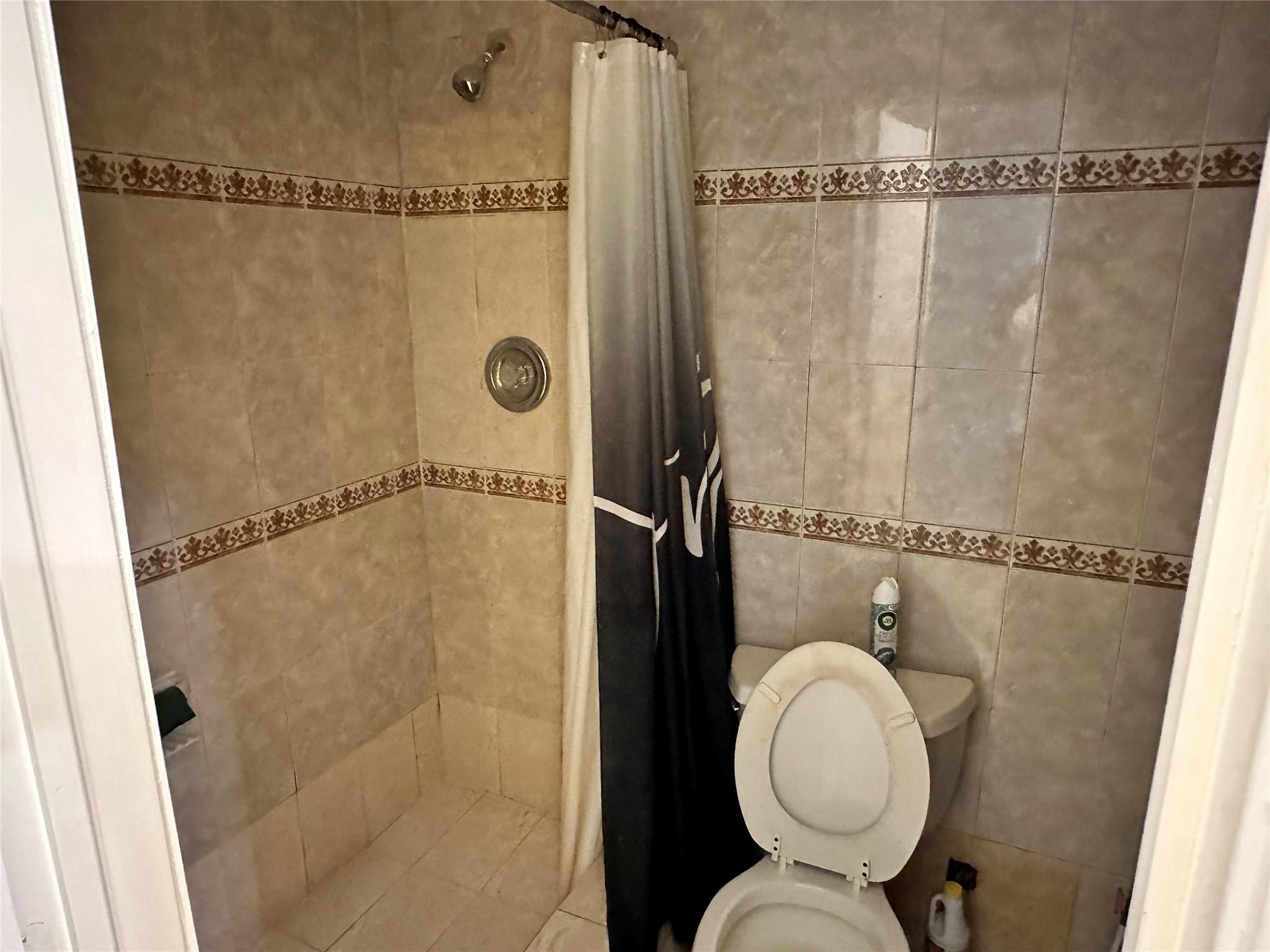 Lakeside Manor North Cond - Residential Lease