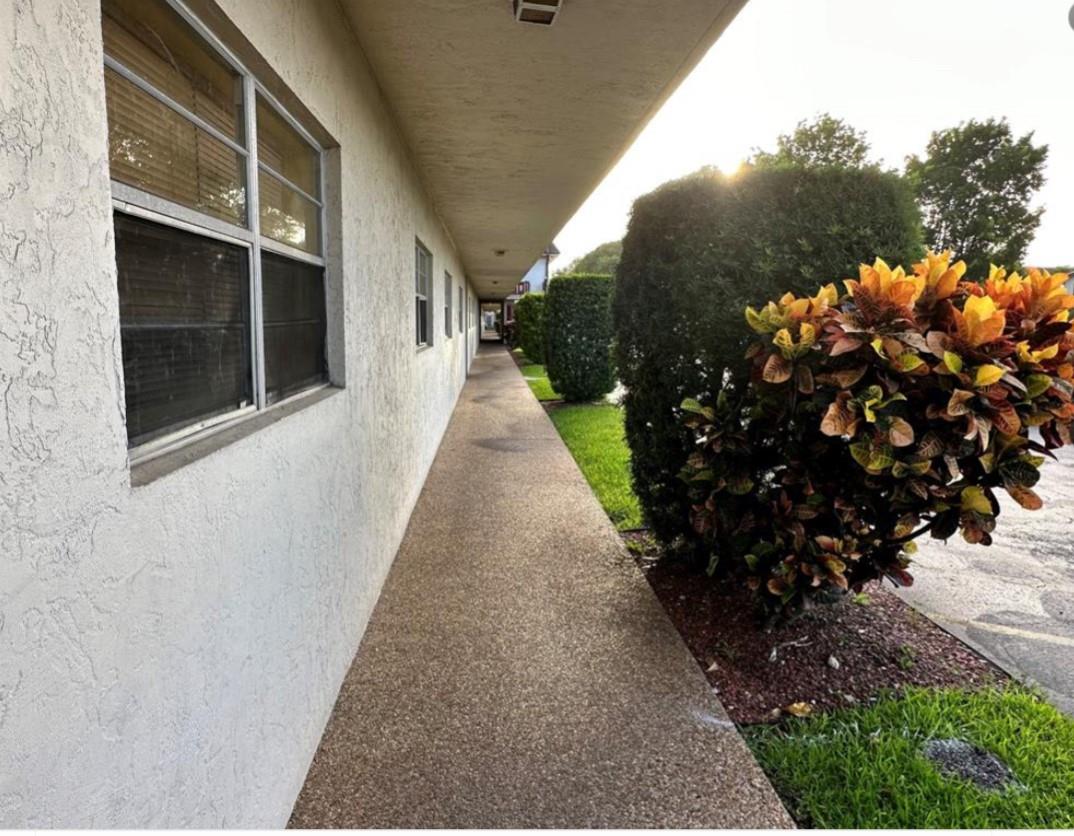 Lakeside Manor North Cond - Residential Lease