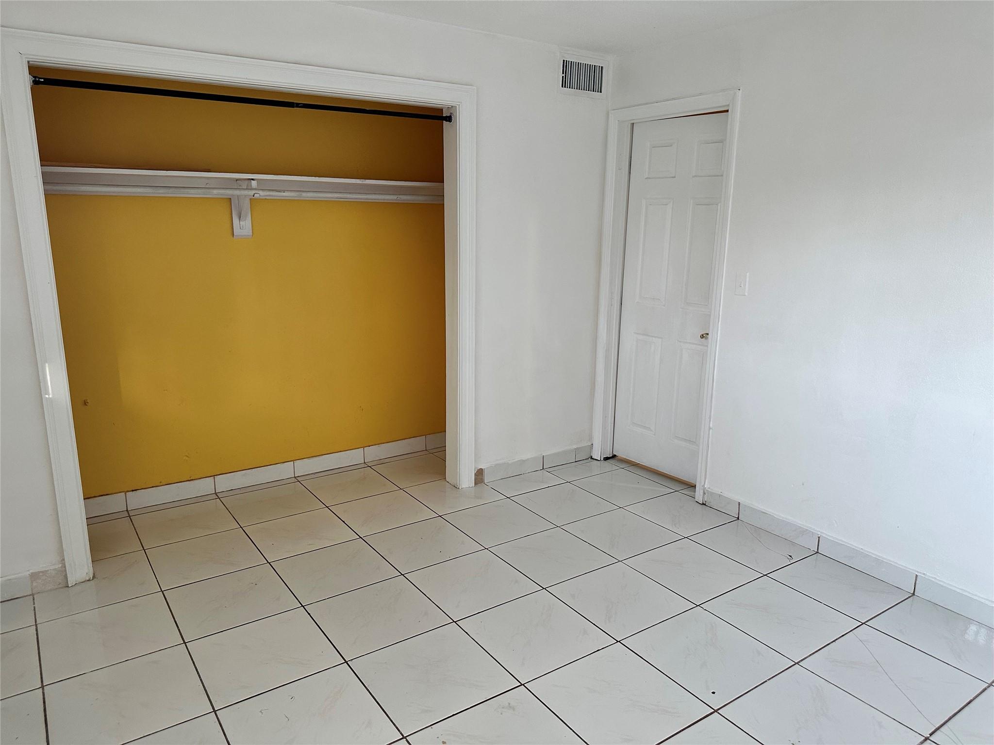 Lakeside Manor North Cond - Residential Lease