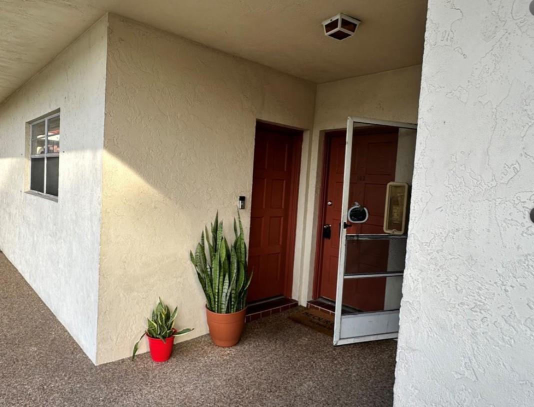 Lakeside Manor North Cond - Residential Lease