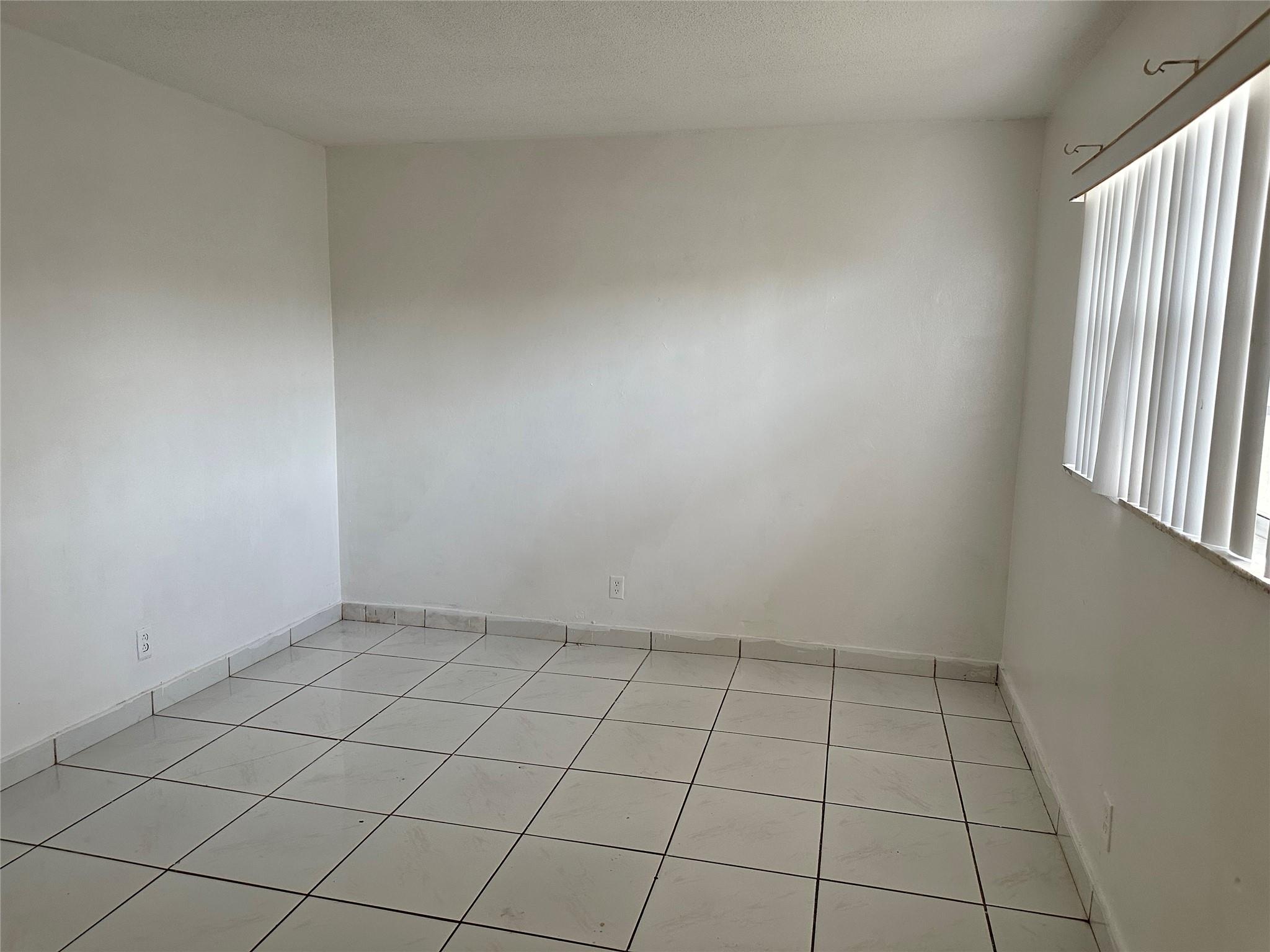 Lakeside Manor North Cond - Residential Lease