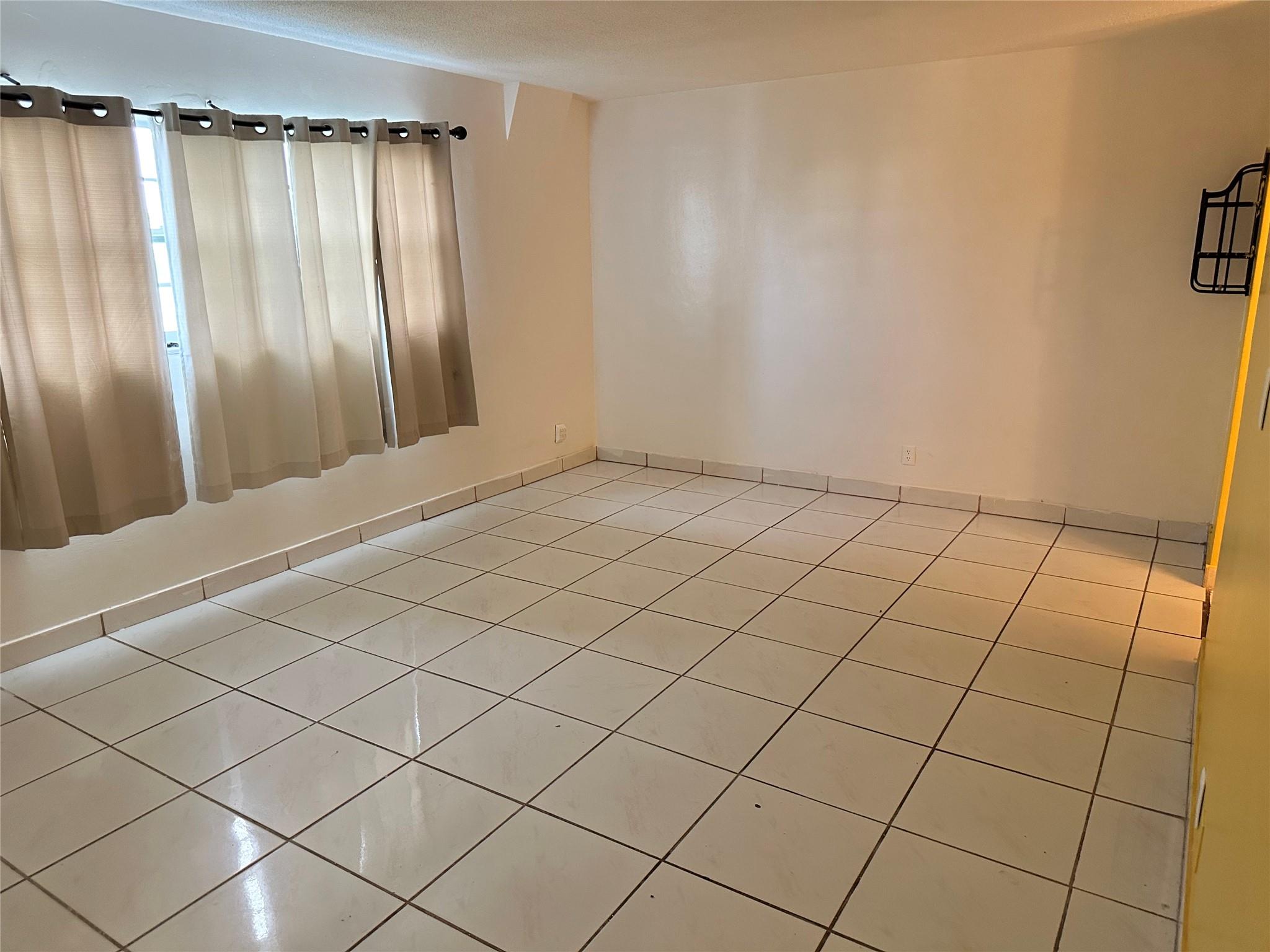 Lakeside Manor North Cond - Residential Lease