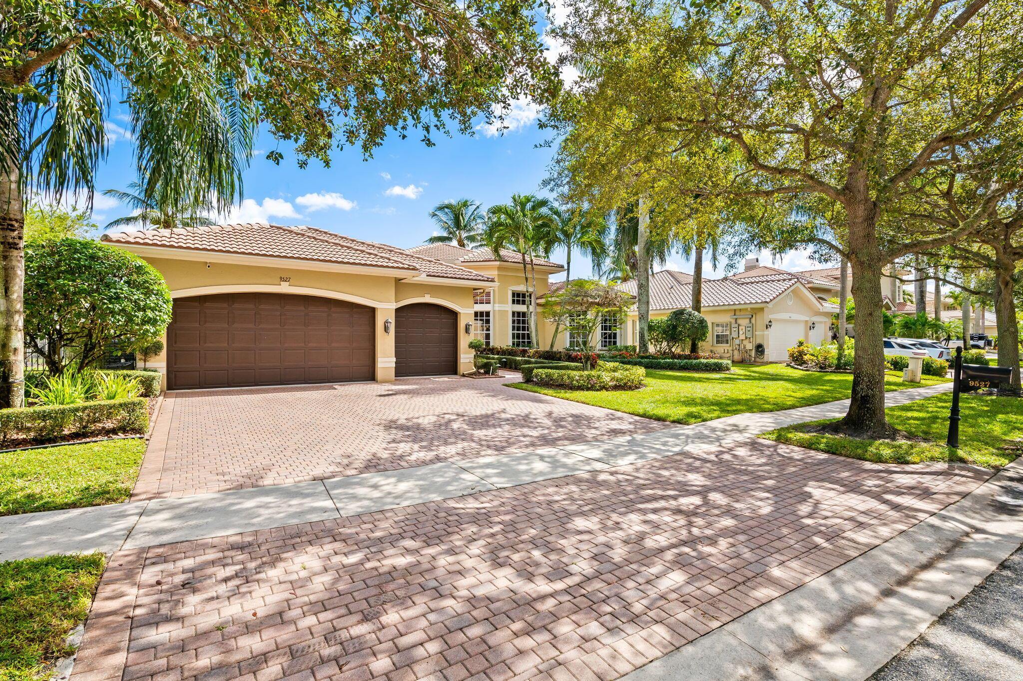 SATURNIA ISLES - Residential