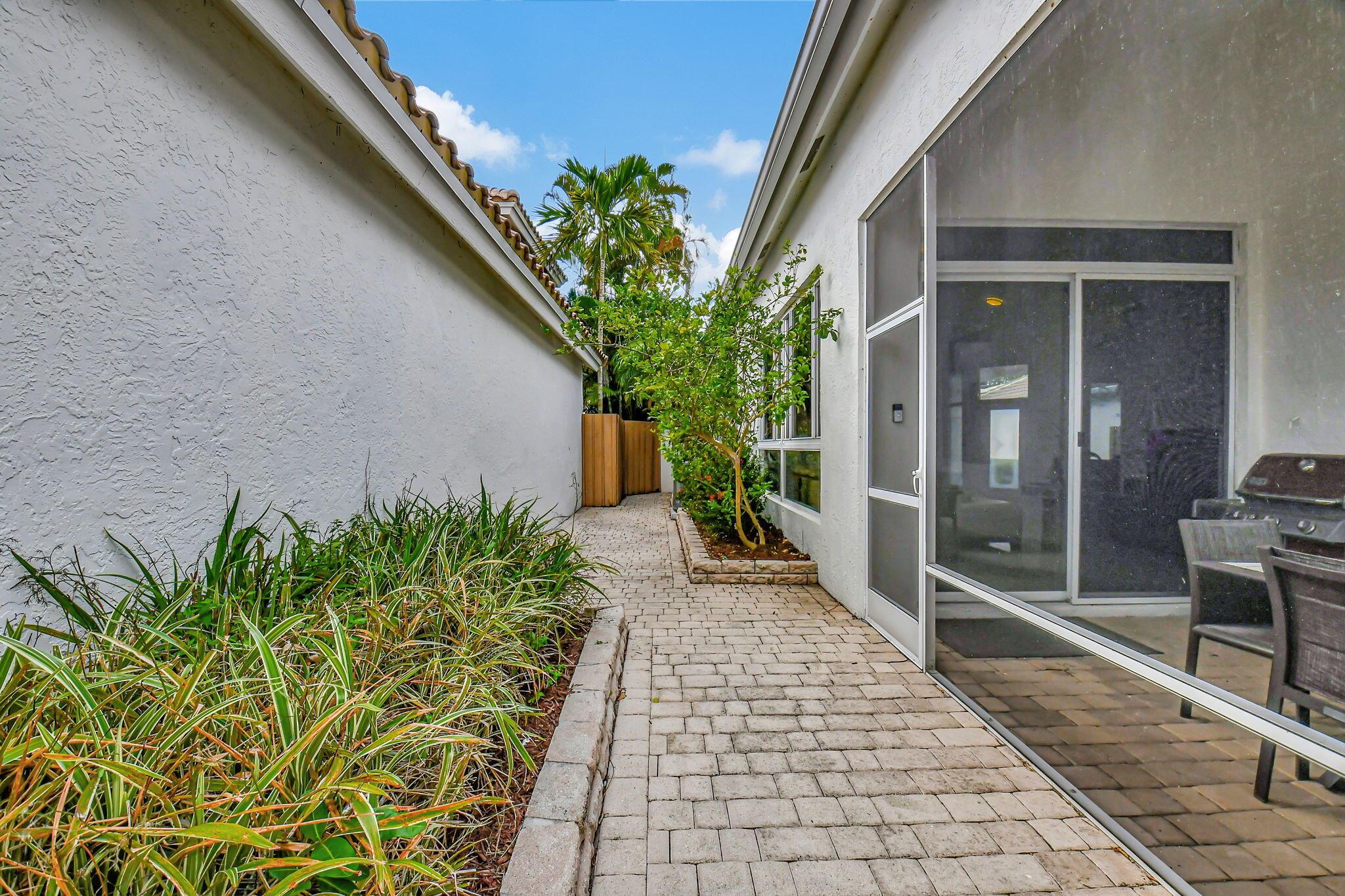 BANYANS - Residential Lease