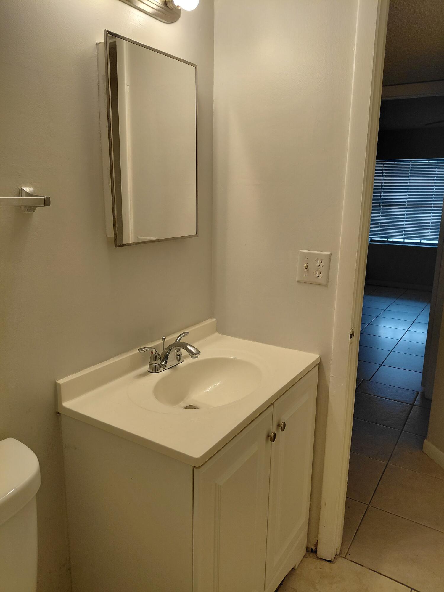 PINE HOLLOW CONDO - Residential Lease