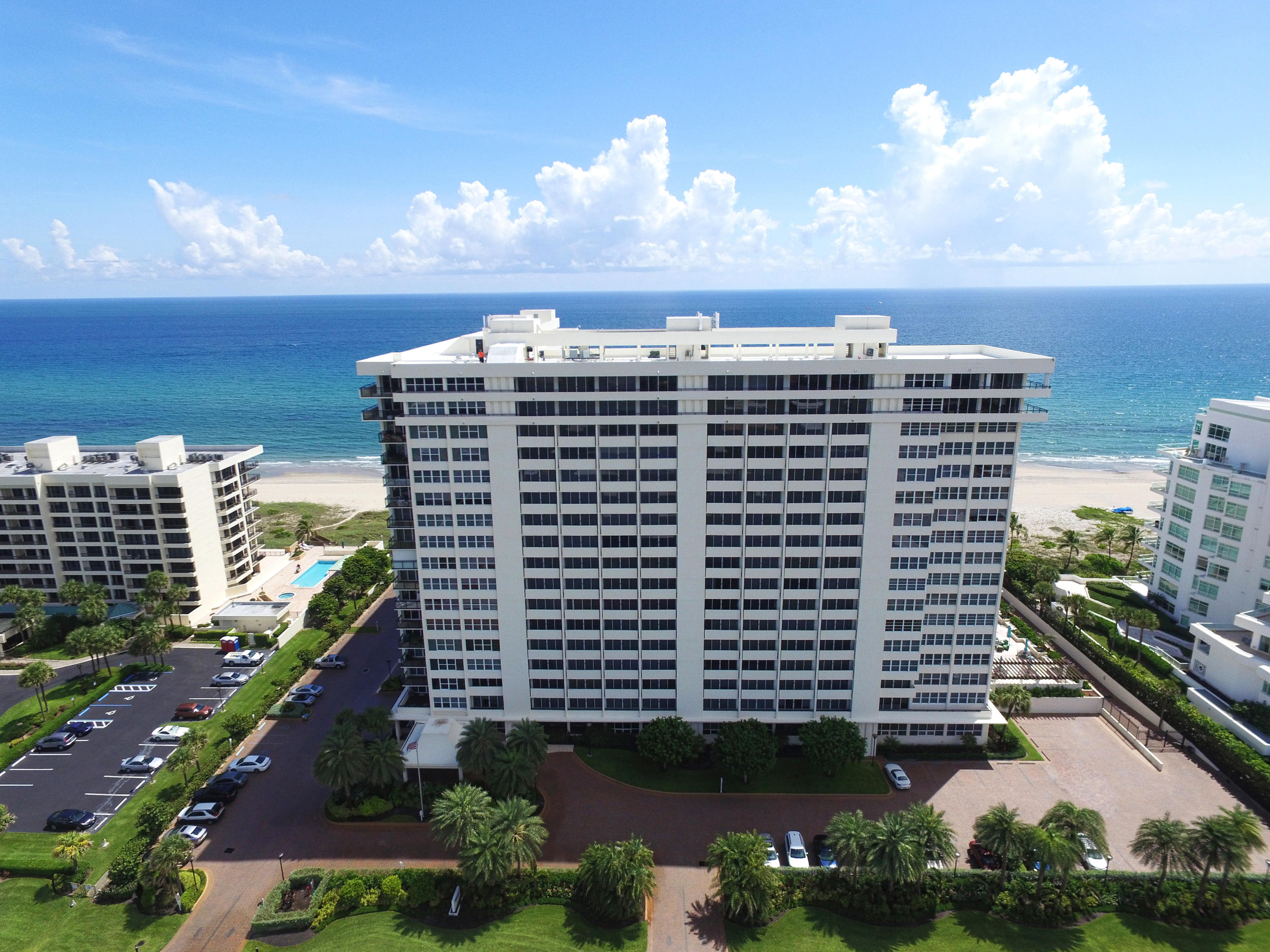 EXTREMELY WELL KEPT UNIT WITH WONDERFUL OCEAN VIEWS. THIS UNIT HAS BEEN RARELY USED OVER THE YEARS, AND MOVE IN READY.WHITEHALL IS LOCATED ON A VAST BOCA RATON BEACH SOUTH OF THE BOCA INLET AND NORTH OF THE DEERFIELD PIER. IT HAS ONE OF THE FINEST RESORT STYLE POOL AND PATIO AREAS WITH EASY BEACH ACCESS. THE POOL AND PATIO DECK OFFERS A HEATED SALT WATER POOL AS WELL AS BEACH CABANA BATHROOMS, HOT TUB, SPACIOUS SITTING AREAS, CHESS/CHECKER BOARD AREA, BBQ GRILL CENTER, CANOPIES, AND A BEACH ATTENDANT. THE POOL AND PATIO AREA IS ABSOLUTLEY STUNNING AND ONE OF THE LARGEST ALONG THE OCEAN STRIP. THE CONCIERGE IS AVAILABLE 24/7 AND THERE IS A MANAGER ON SITE. IN ADDITION, WHITEHALL HAS AN ALL NEW COMPREHENSIVE FITNESS CENTER, CLUBROOMS, AND ALL NEW LOBBY AND SITTING AREAS.