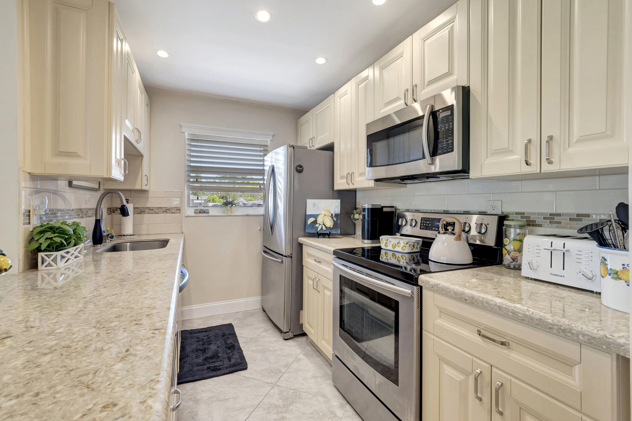 HIGH POINT OF DELRAY BEACH CONDO SEC III - Residential