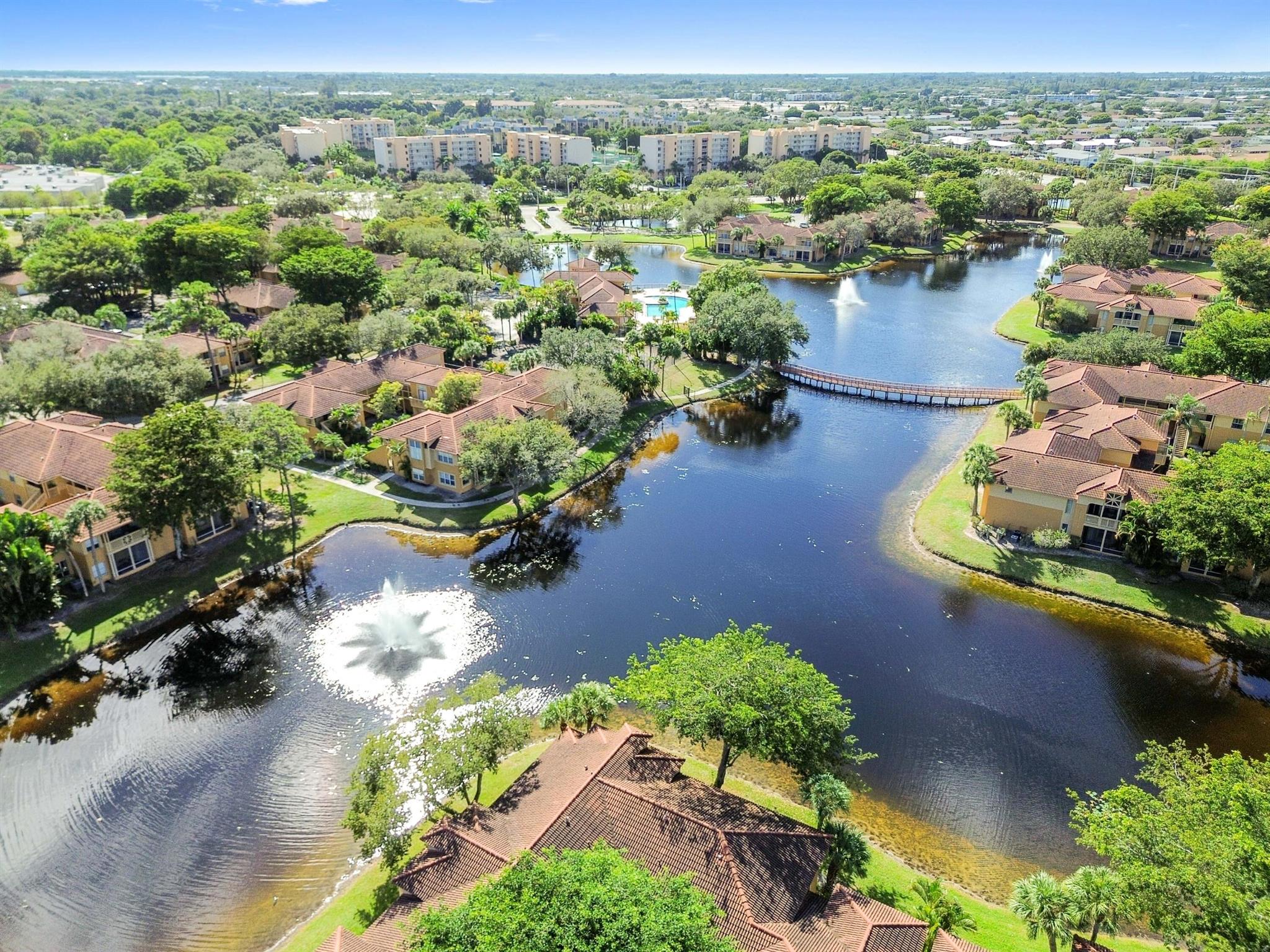 PALM LAKE - Residential