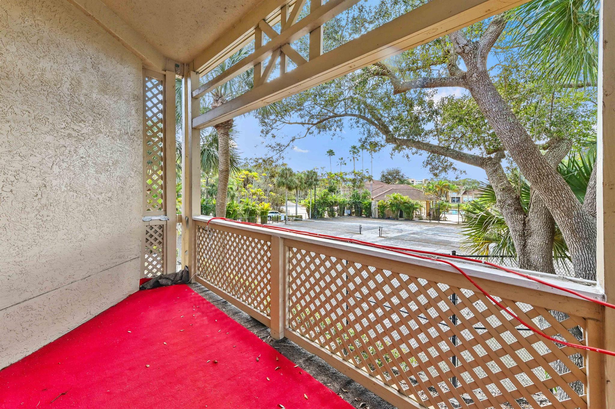 PALM LAKE - Residential