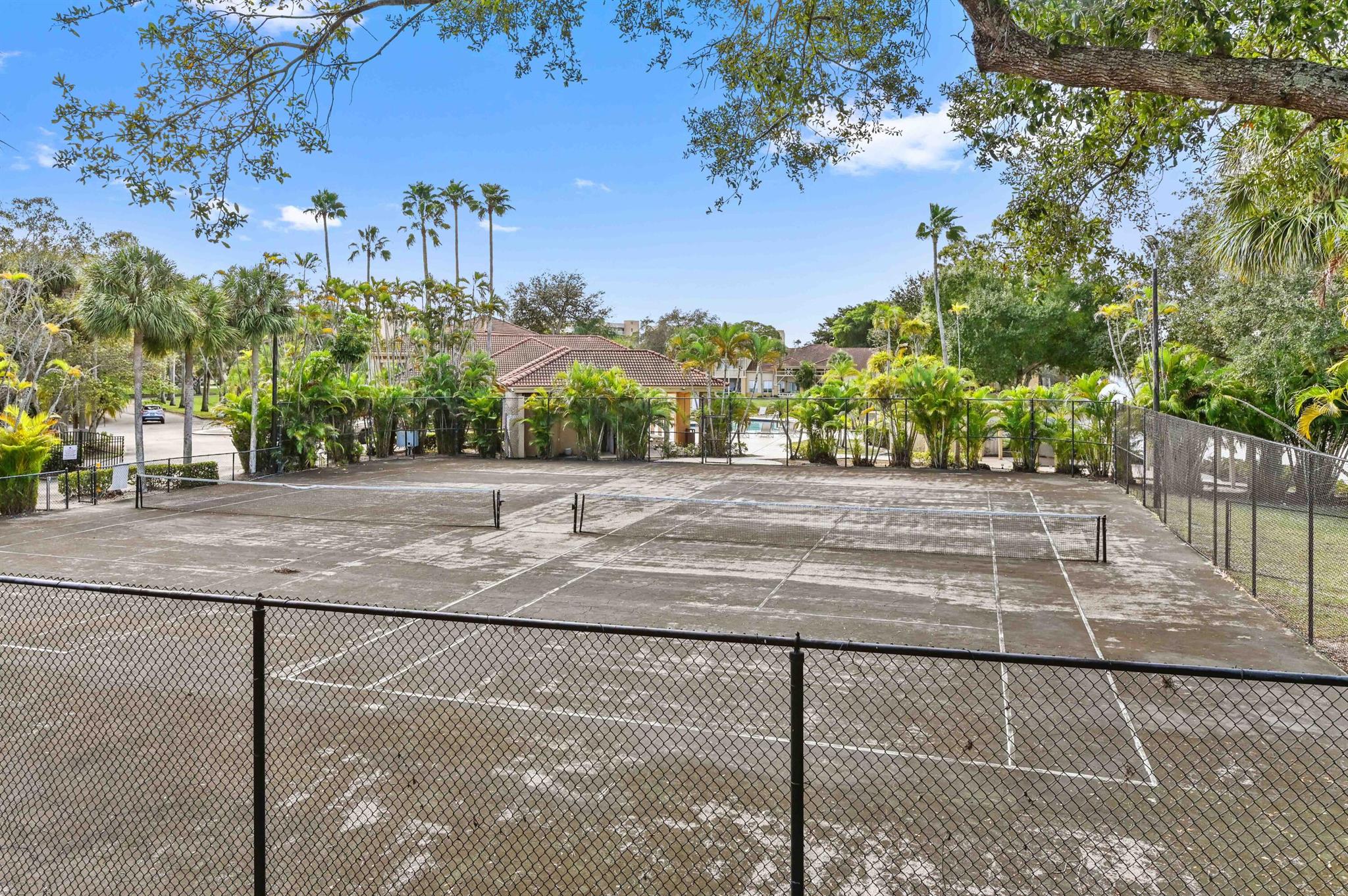 PALM LAKE - Residential