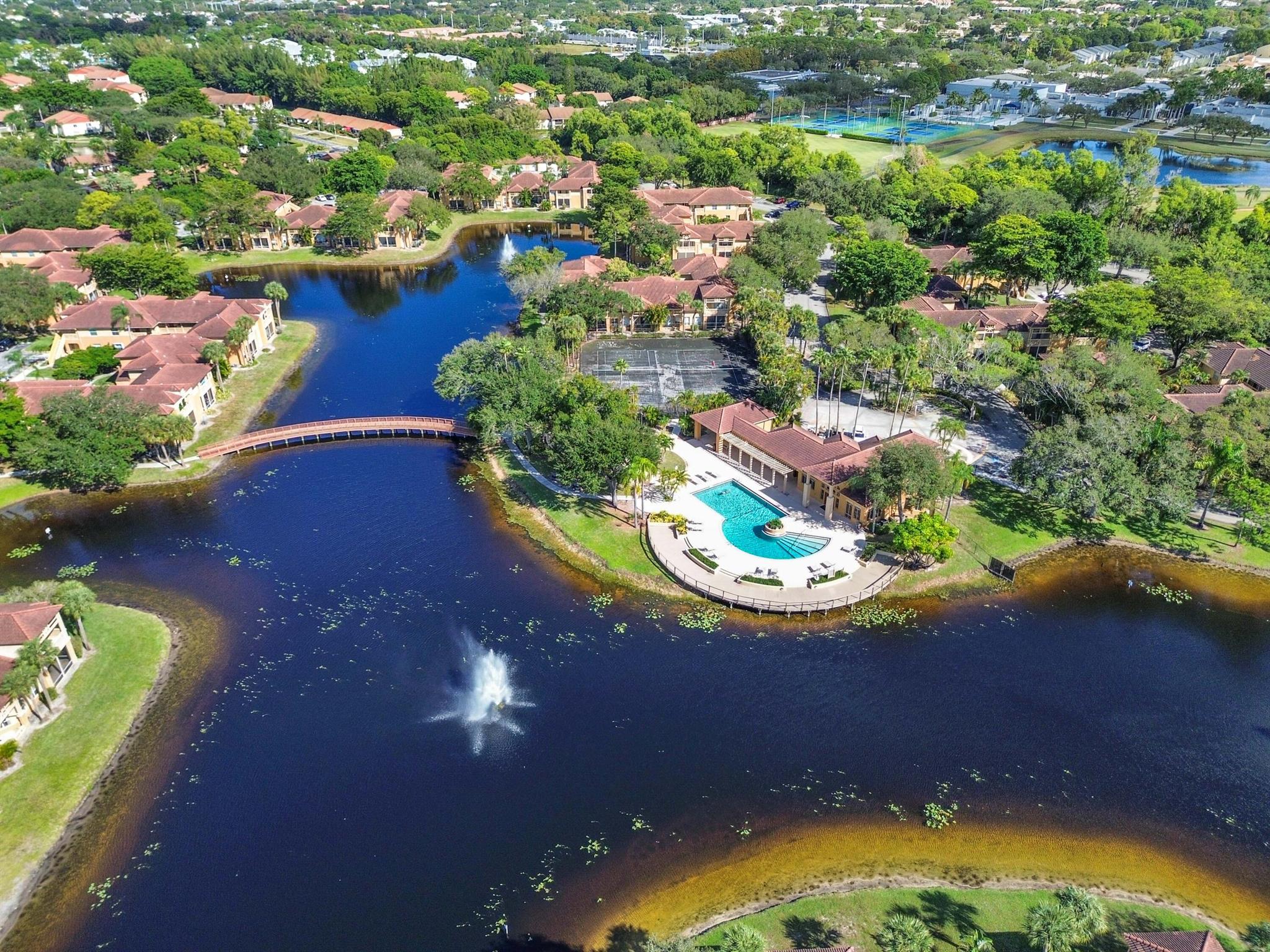 PALM LAKE - Residential