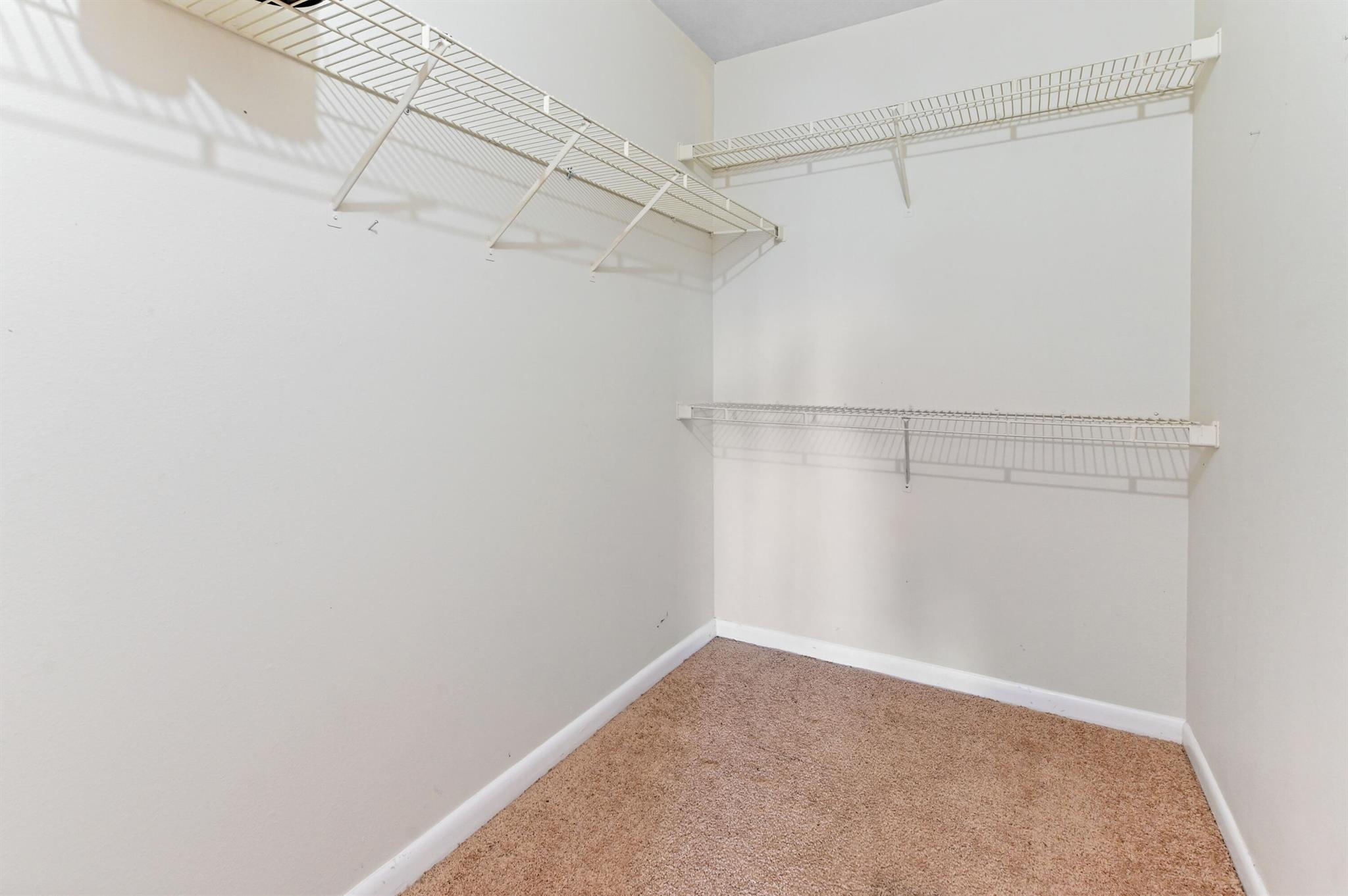 PALM LAKE - Residential