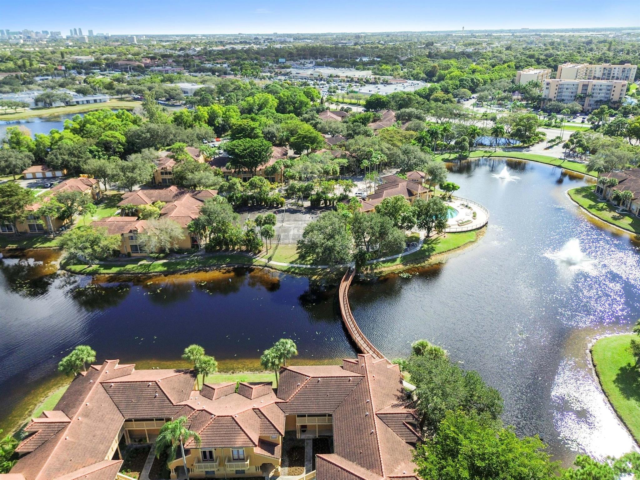 PALM LAKE - Residential