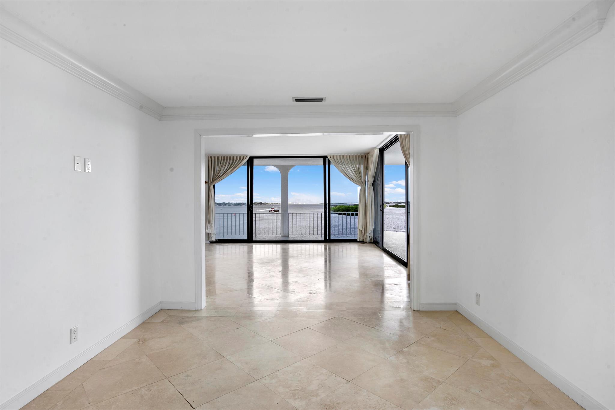 TOWER VALLANDRY IBIS ISLE - Residential