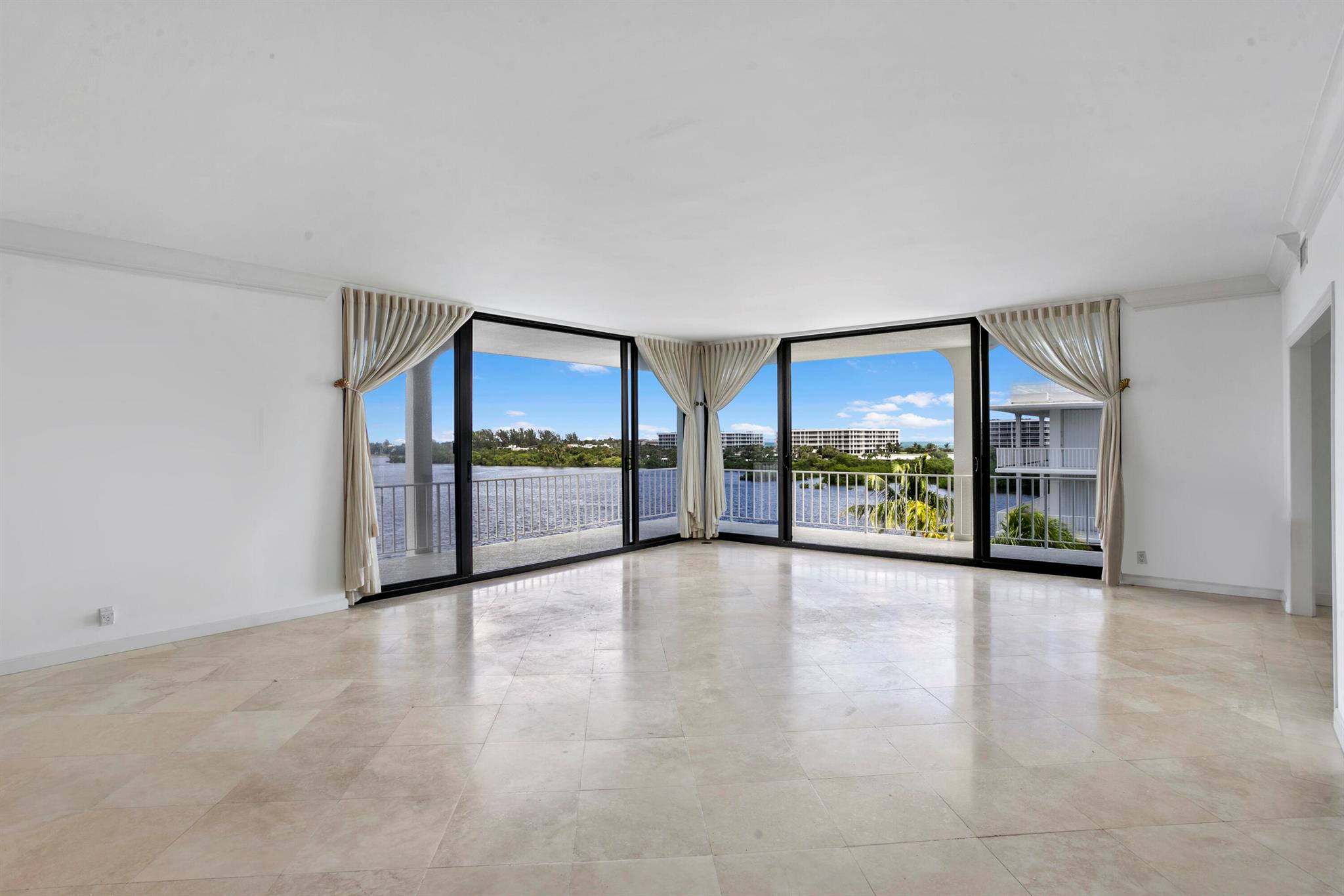 TOWER VALLANDRY IBIS ISLE - Residential