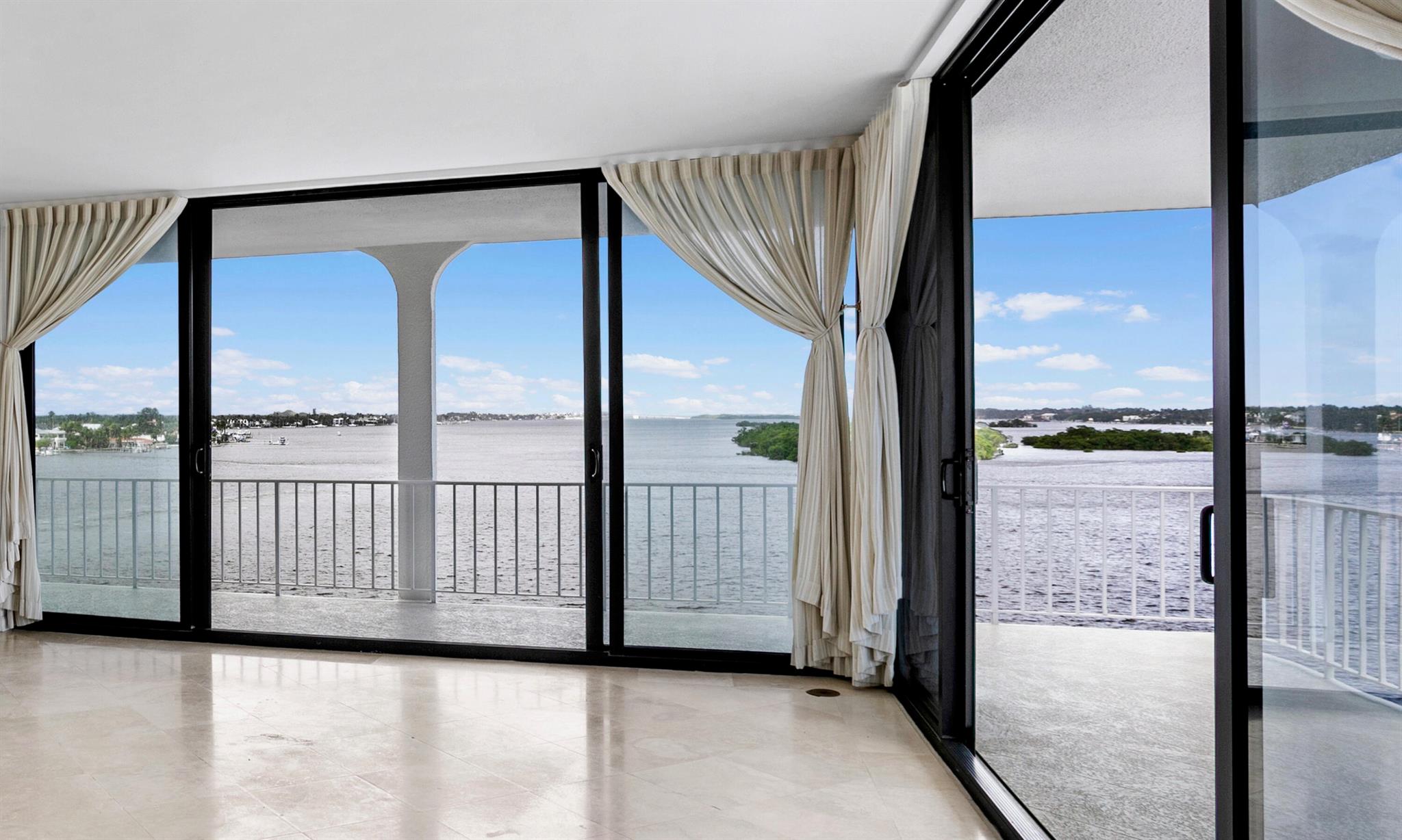 TOWER VALLANDRY IBIS ISLE - Residential