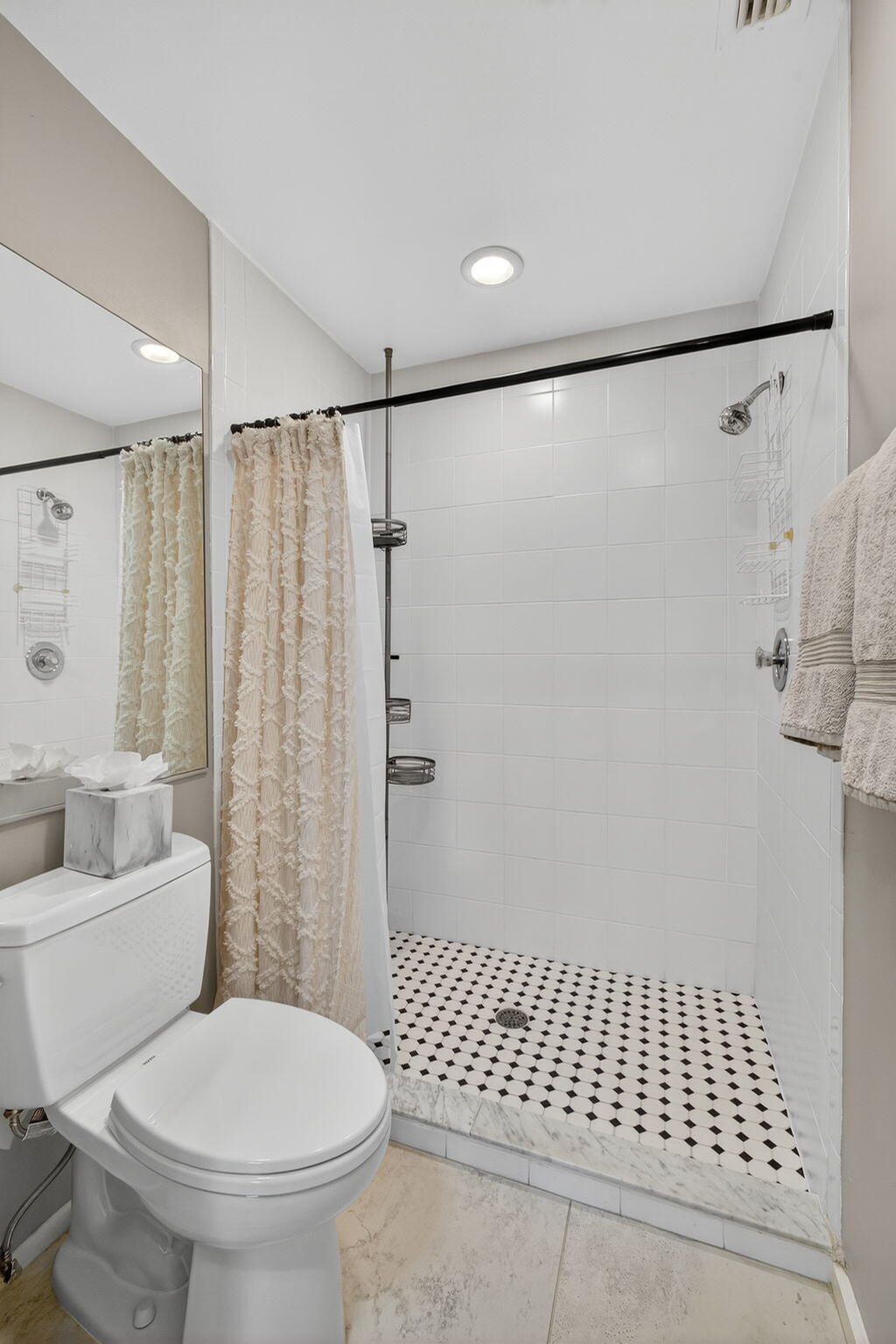 PINE CREST CONDO - Residential Lease