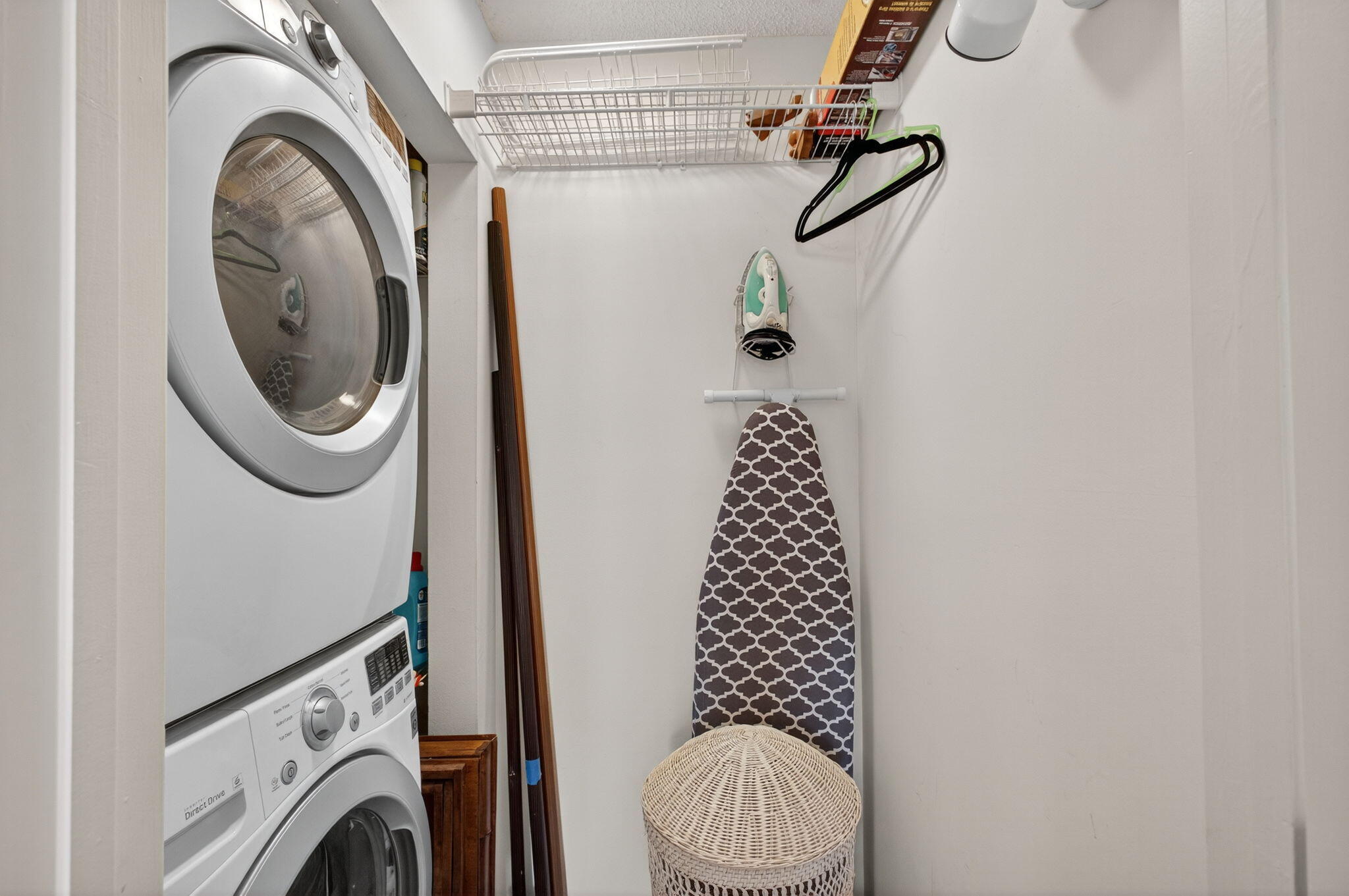 PINE CREST CONDO - Residential Lease