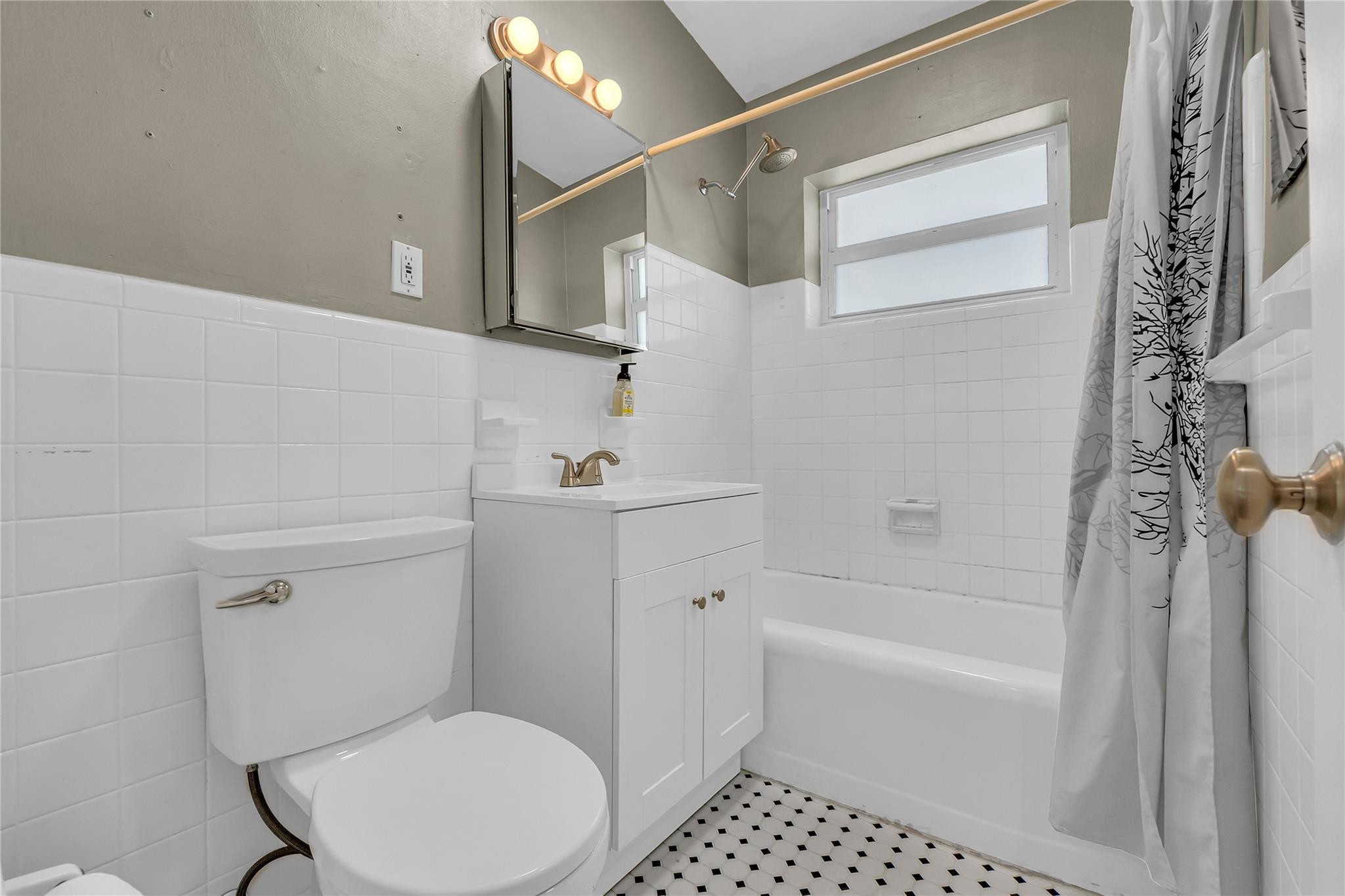 Sherwood Forest 30-28 B - Residential