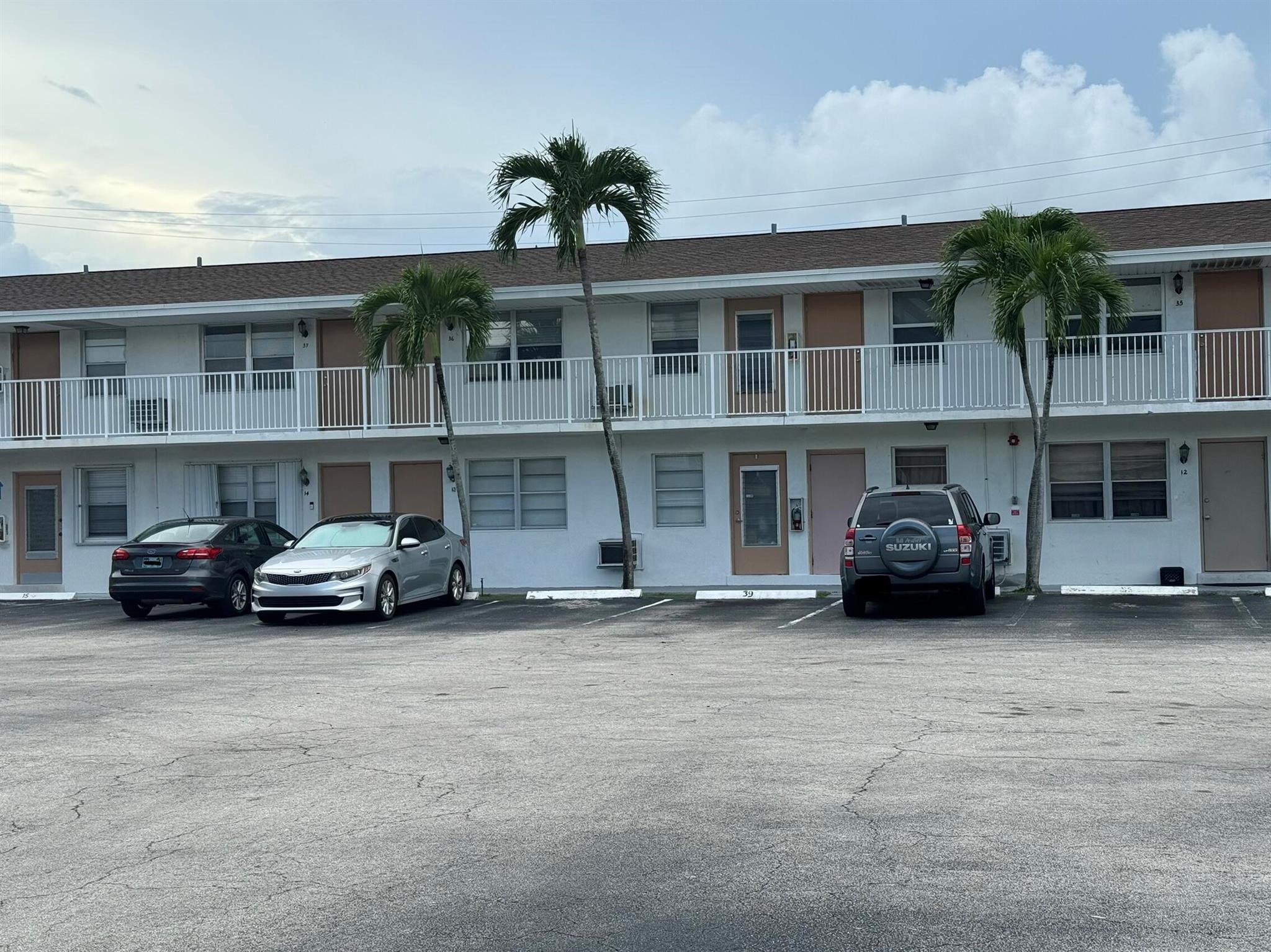 LAKE VIEW CONDO APTS - Residential