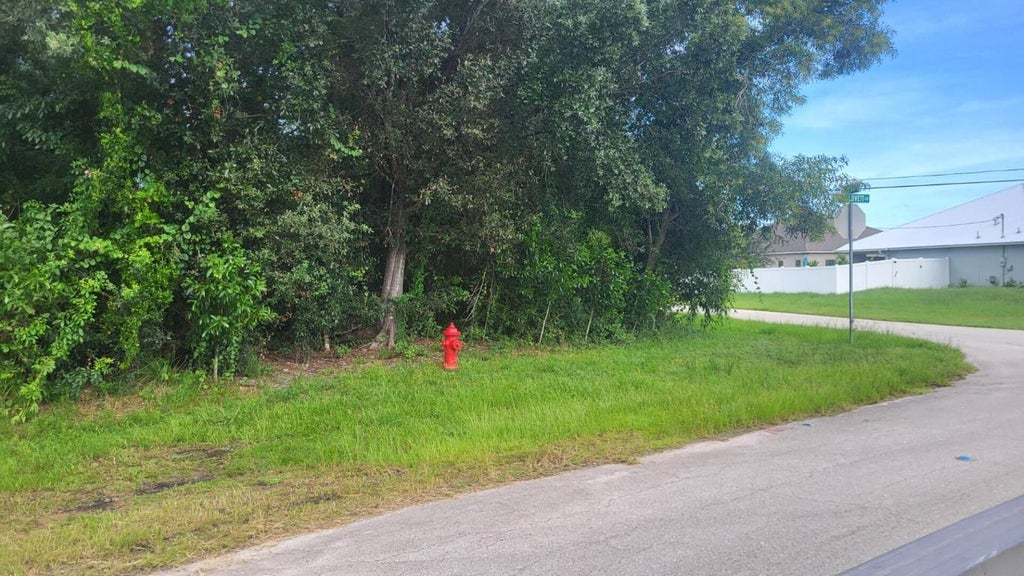 Photo of 5284 NW West Lovett Circle, Port Saint Lucie, FL 34986 (MLS # R11019034)