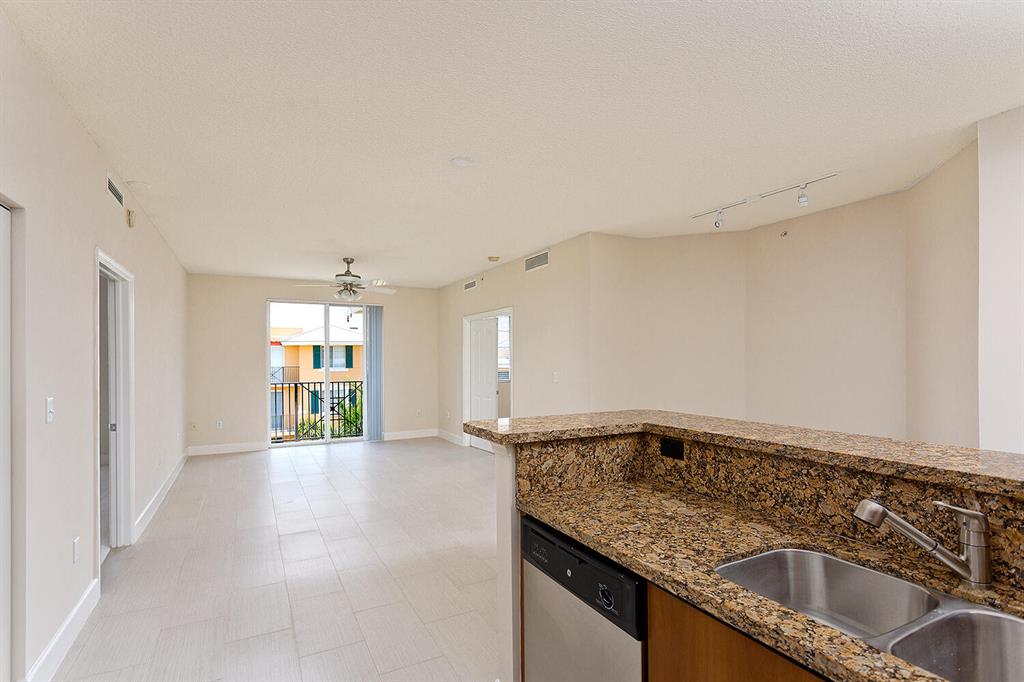 PINEAPPLE GROVE VILLAGE CONDO - Residential