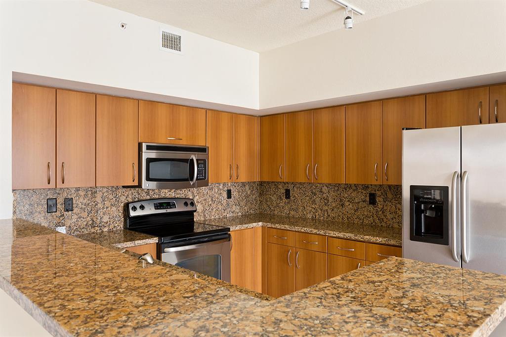 PINEAPPLE GROVE VILLAGE CONDO - Residential