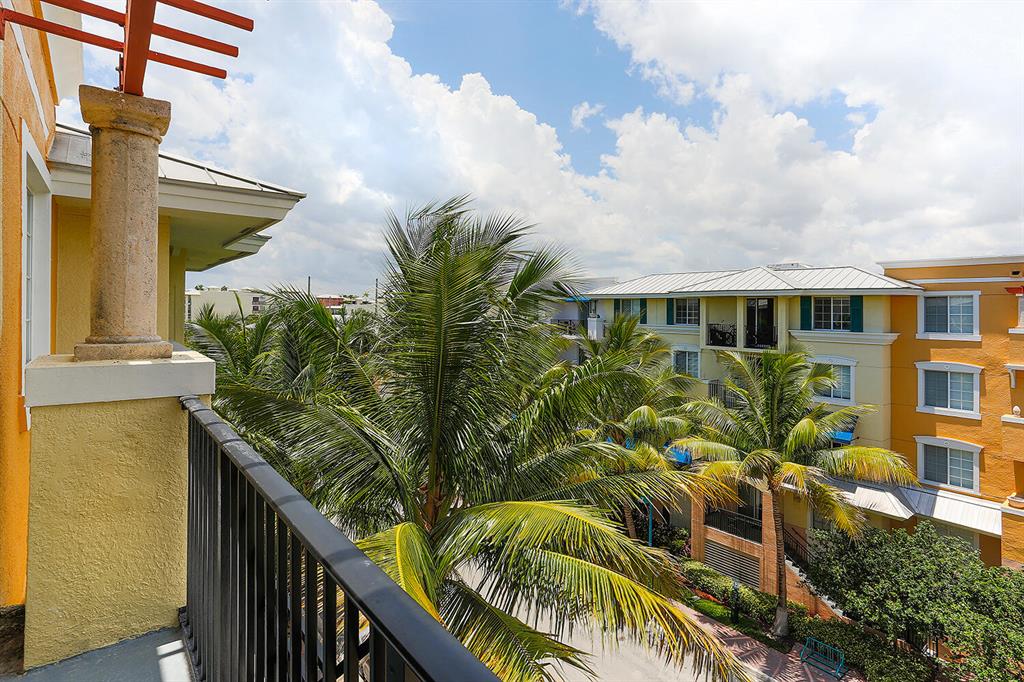 PINEAPPLE GROVE VILLAGE CONDO - Residential