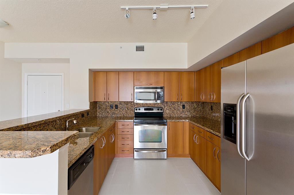 PINEAPPLE GROVE VILLAGE CONDO - Residential