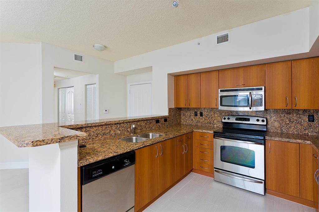 PINEAPPLE GROVE VILLAGE CONDO - Residential