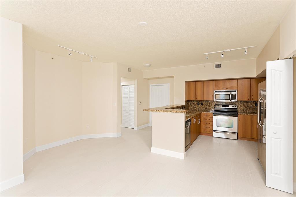 PINEAPPLE GROVE VILLAGE CONDO - Residential
