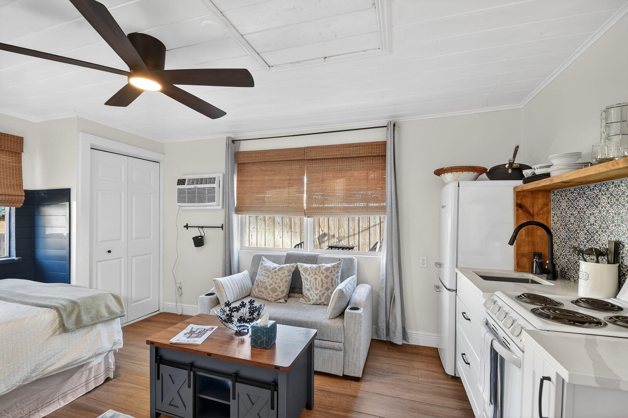 LAKE WORTH TOWN OF - Residential Lease