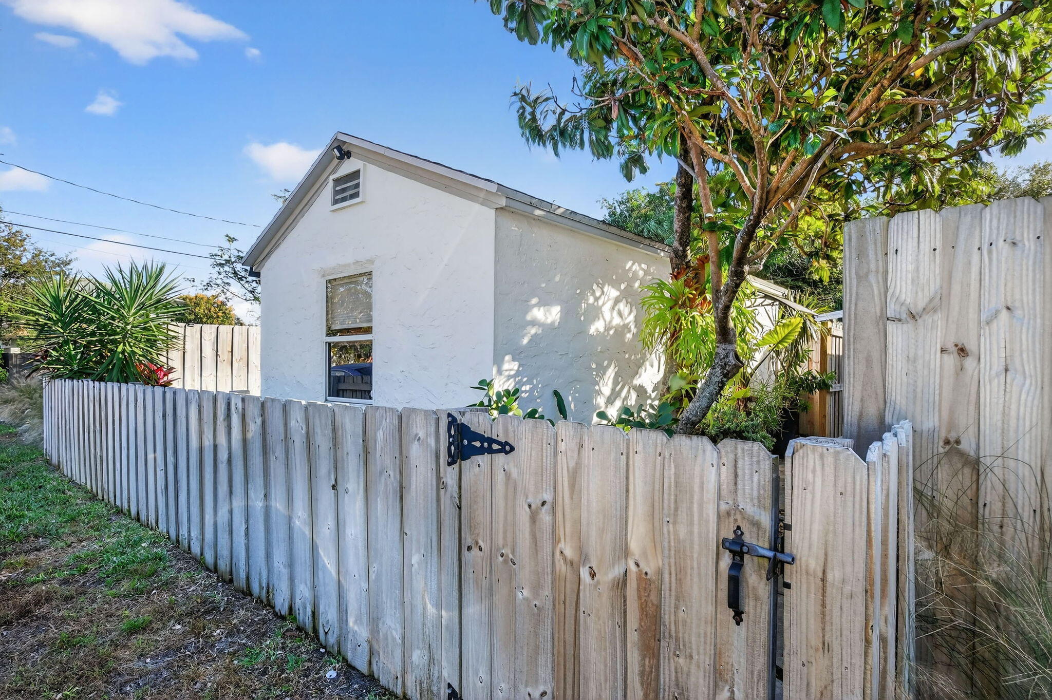 LAKE WORTH TOWN OF - Residential Lease