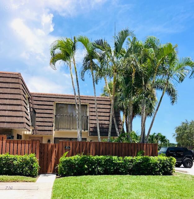 Renovated with white open kitchen with Quartz countertop, Stainless Steel Appliances.New luxury vinyl floors, New baths, new balcony under construction, soon to be completed, is paid in full. New AC 2024.TH is on the market for sale, lease will be honored if it sells until the end of the lease.
