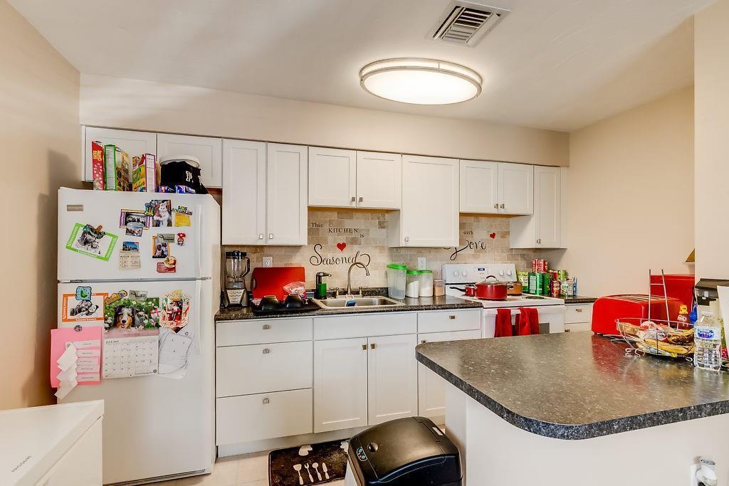 1037 N Victoria Park Road 1