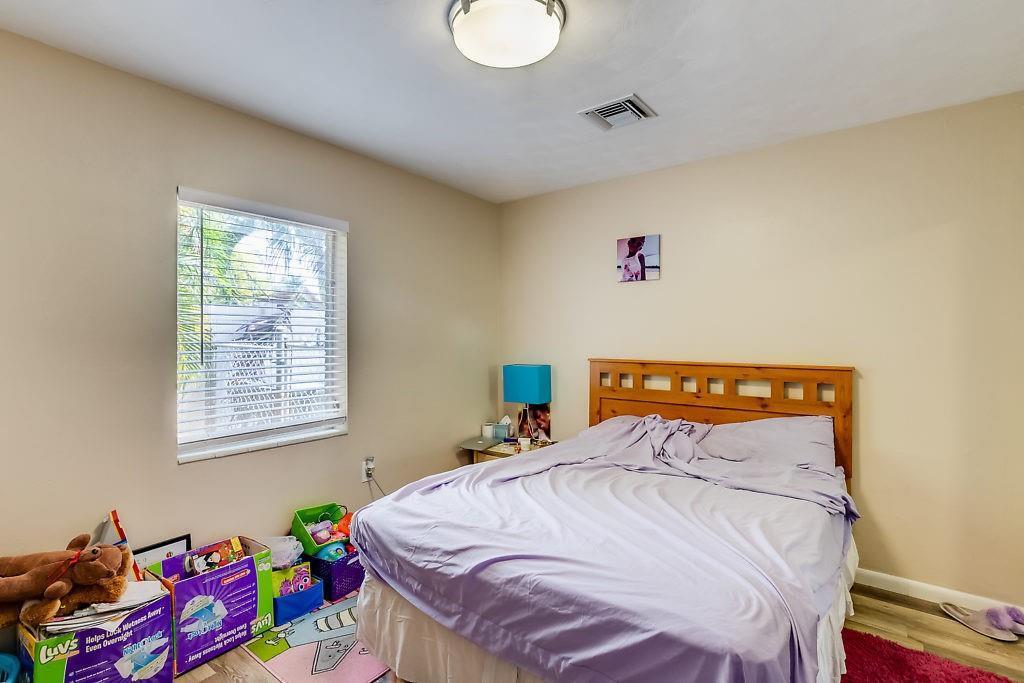 1037 N Victoria Park Road 1