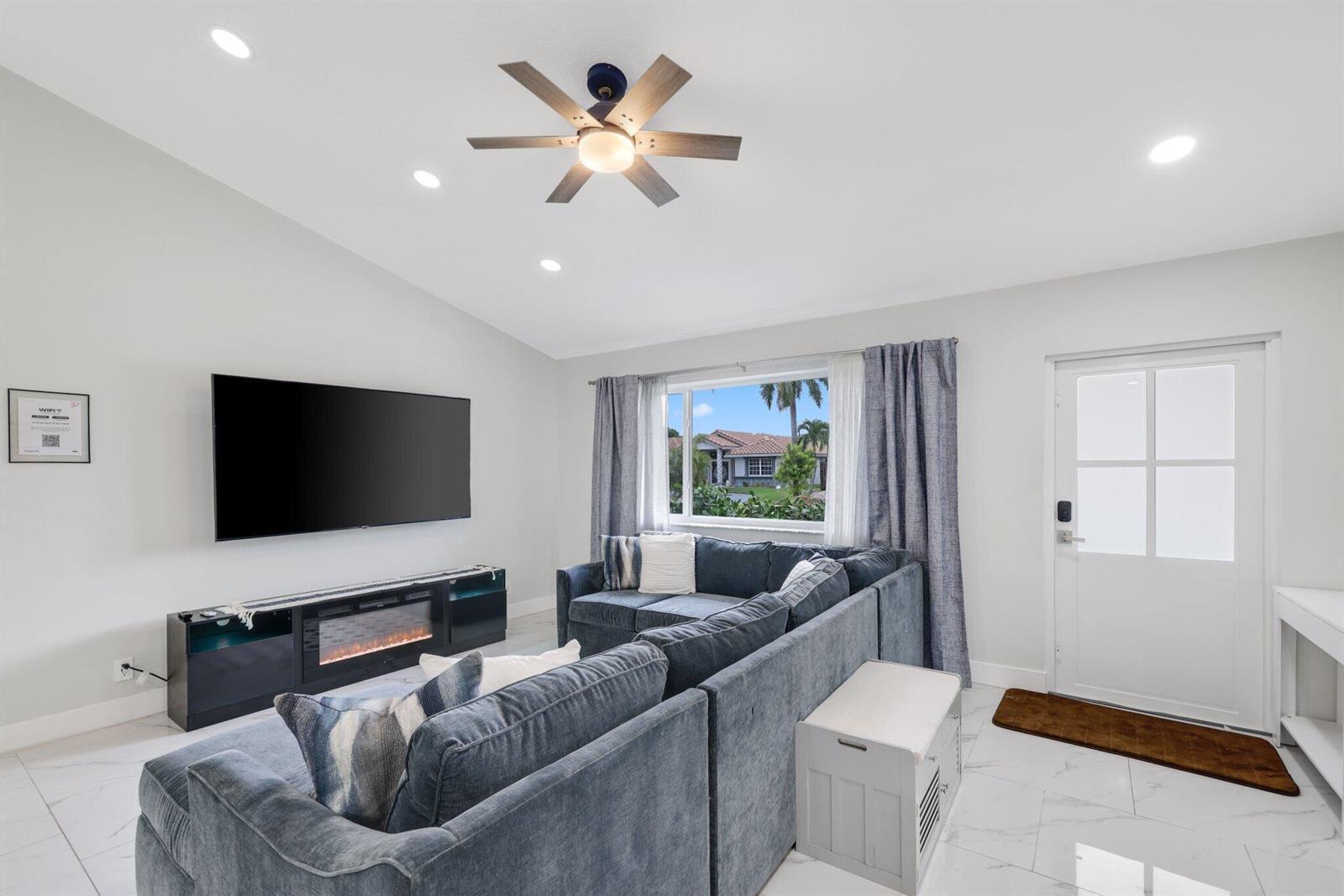 F R HUMPHRIES VILLA - Residential