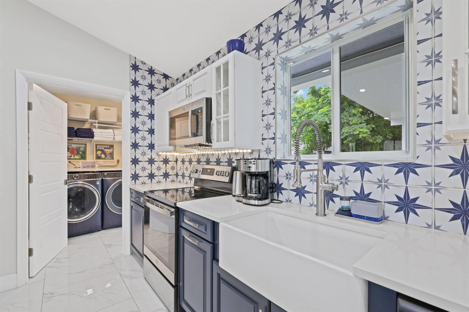 F R HUMPHRIES VILLA - Residential