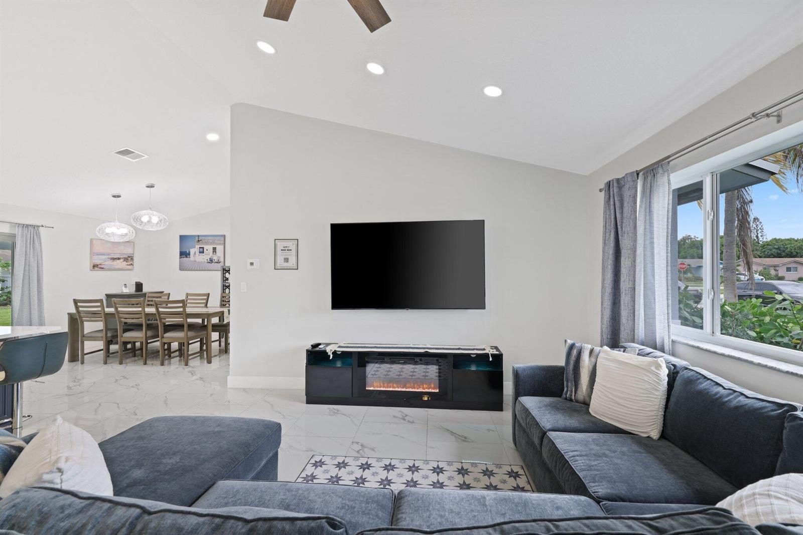 F R HUMPHRIES VILLA - Residential