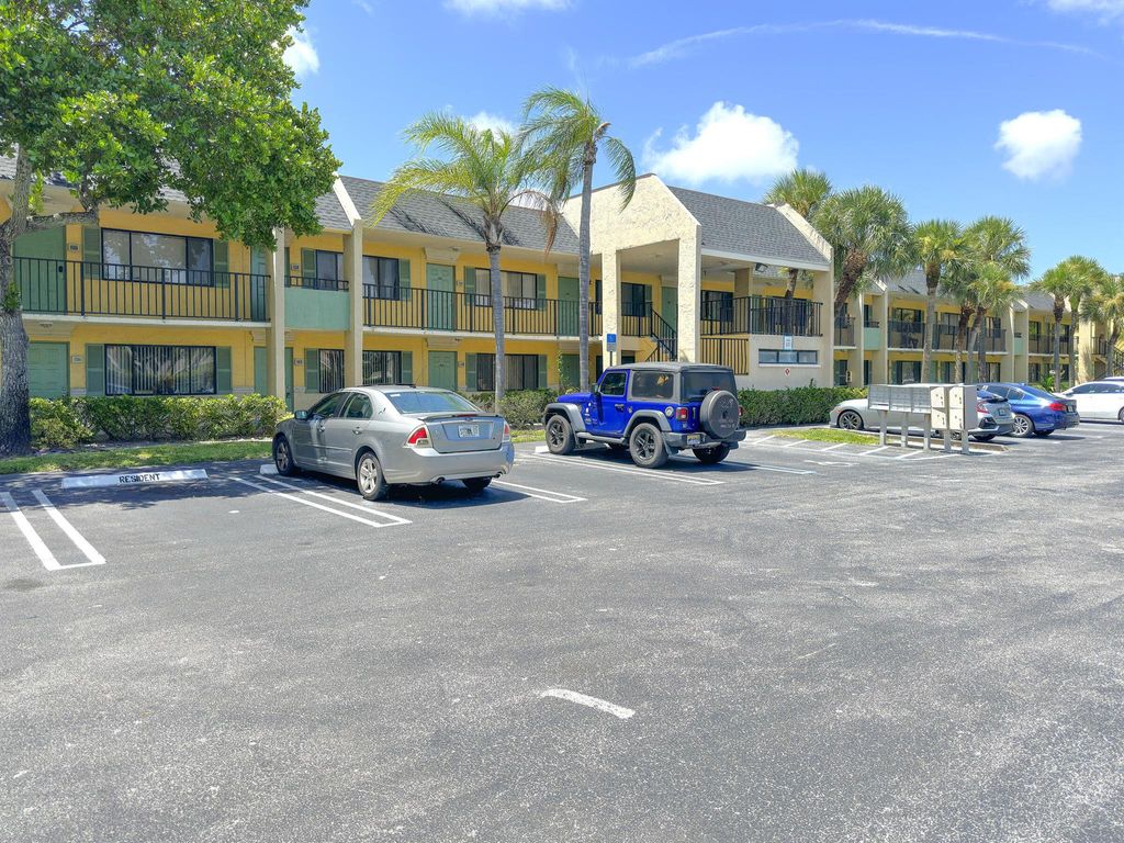 Photo of 1507 Meadows Circle W, Boynton Beach, FL 33436 (MLS # R11110007)