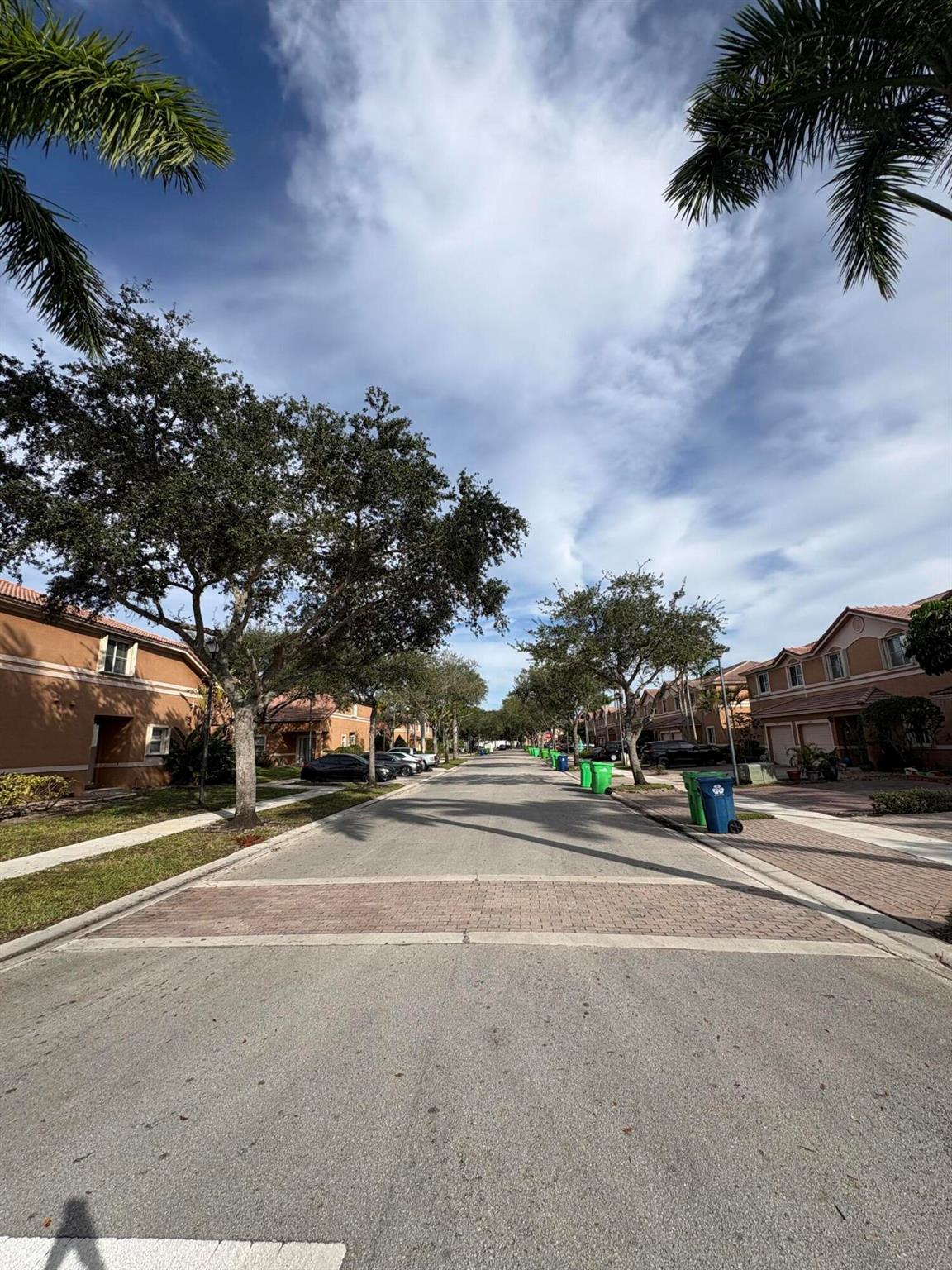 SUNSET PLAZA - Residential Lease