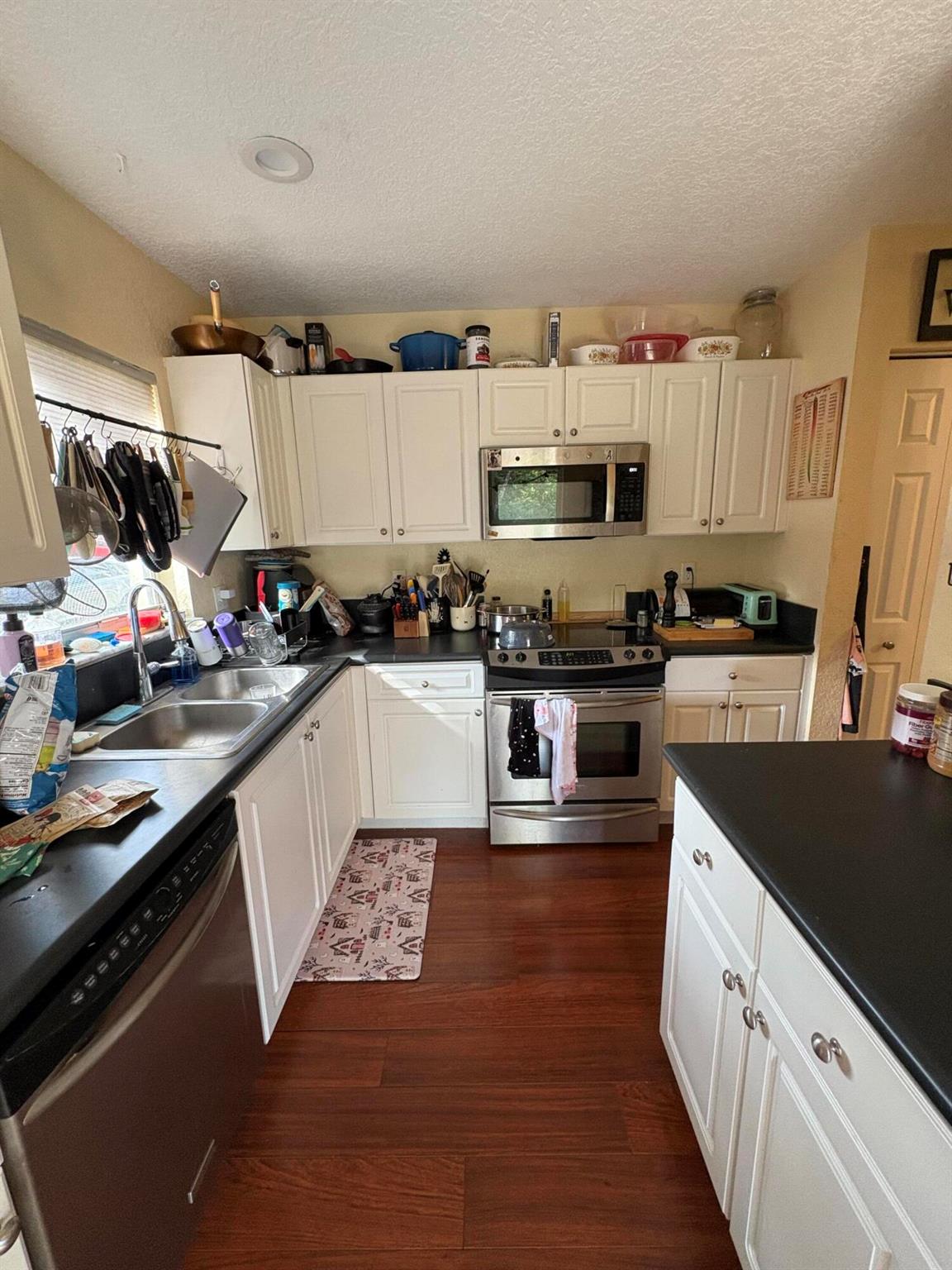 SUNSET PLAZA - Residential Lease