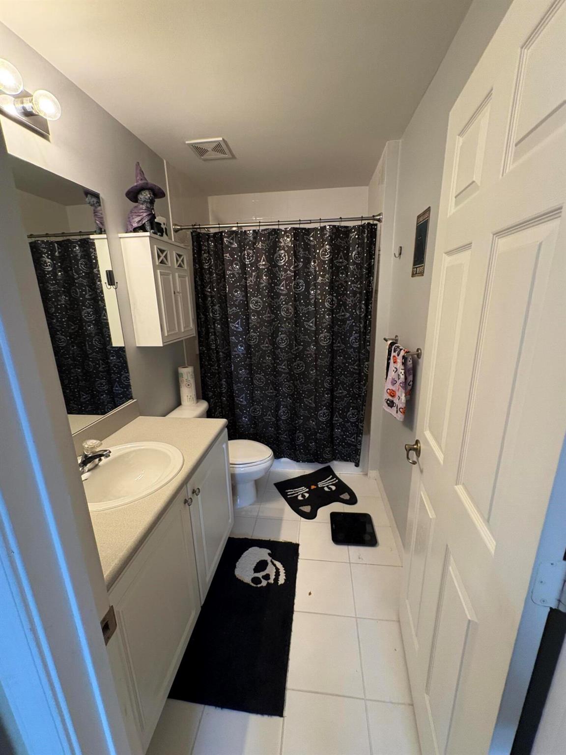 SUNSET PLAZA - Residential Lease